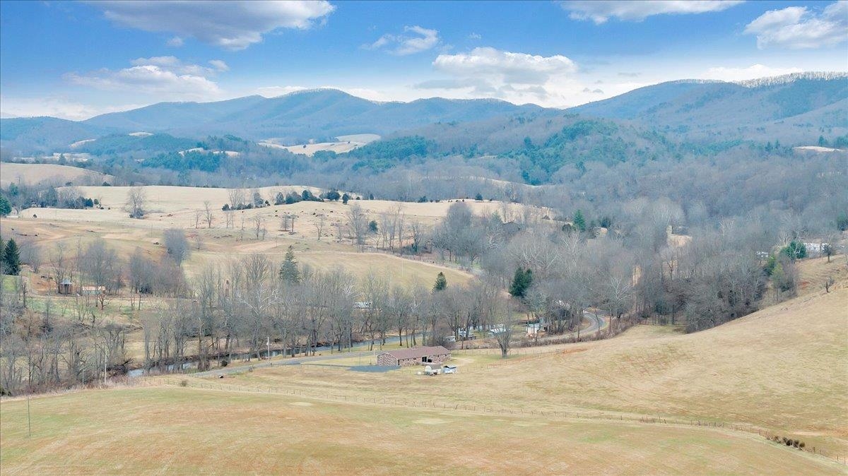 1167 Saint Peters Road Speedwell VA 24374