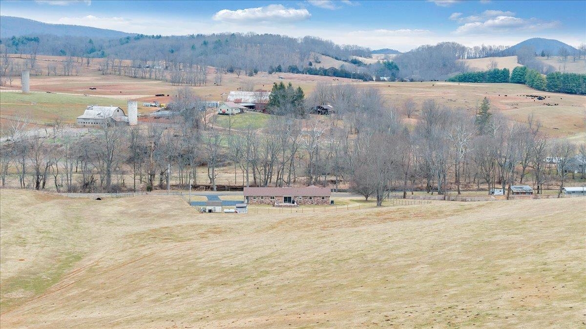 1167 Saint Peters Road Speedwell VA 24374