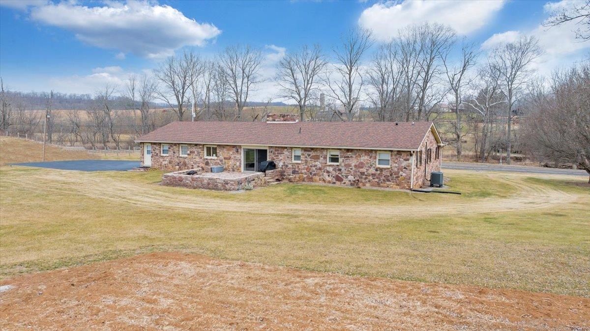 1167 Saint Peters Road Speedwell VA 24374