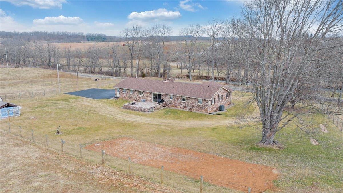 1167 Saint Peters Road Speedwell VA 24374