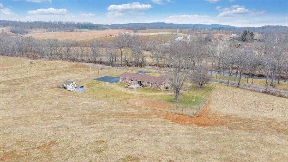 1167 Saint Peters Road Speedwell VA 24374