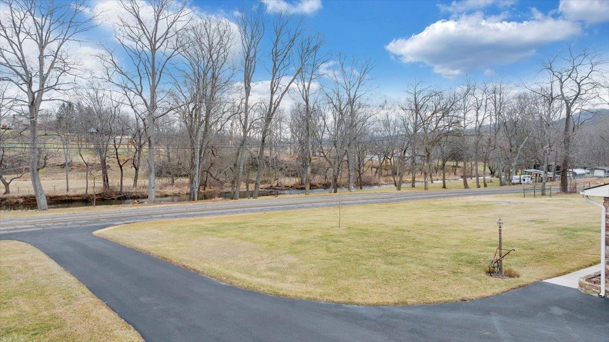 1167 Saint Peters Road Speedwell VA 24374