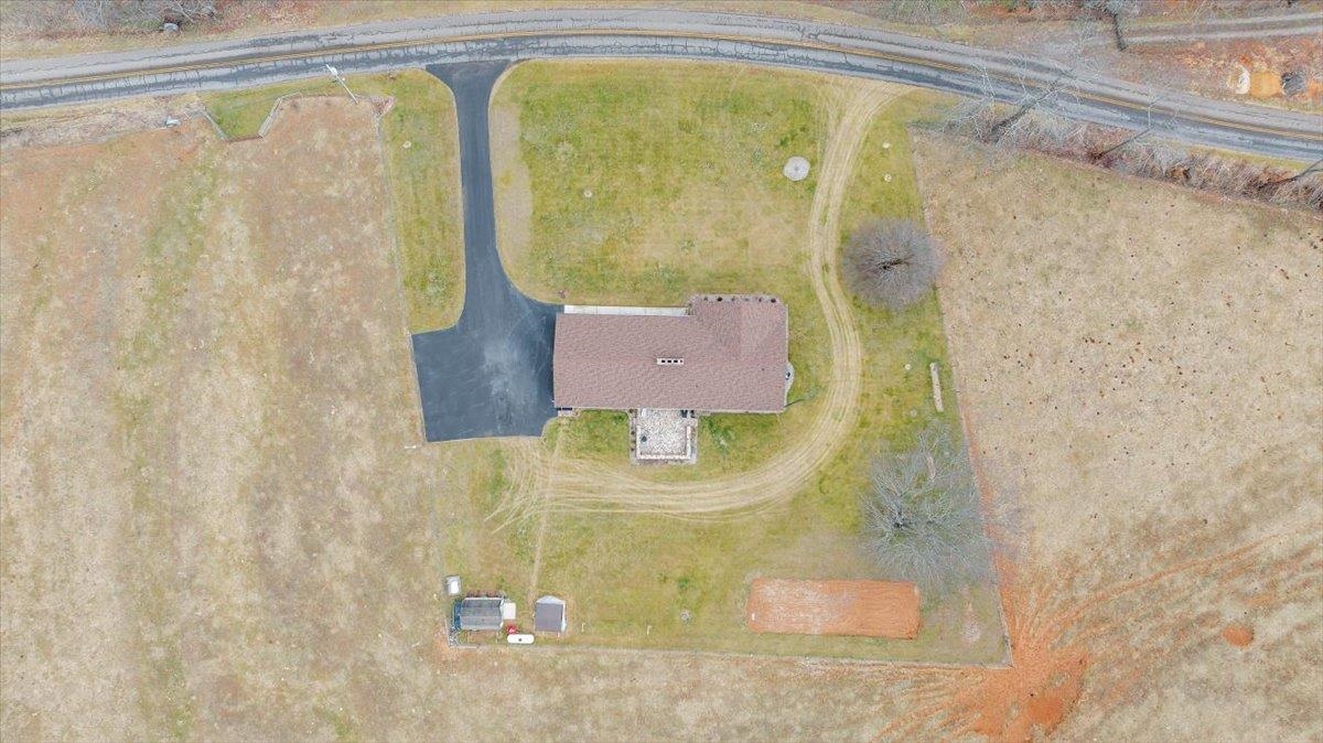 1167 Saint Peters Road Speedwell VA 24374