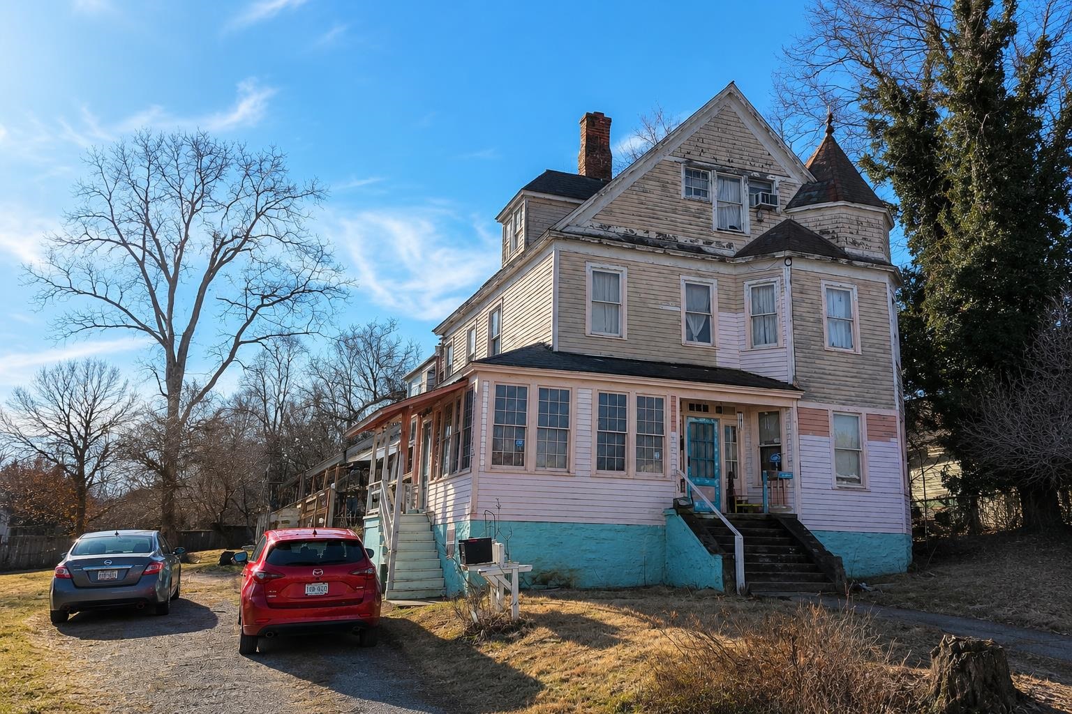216 3rd Street Radford VA 24141