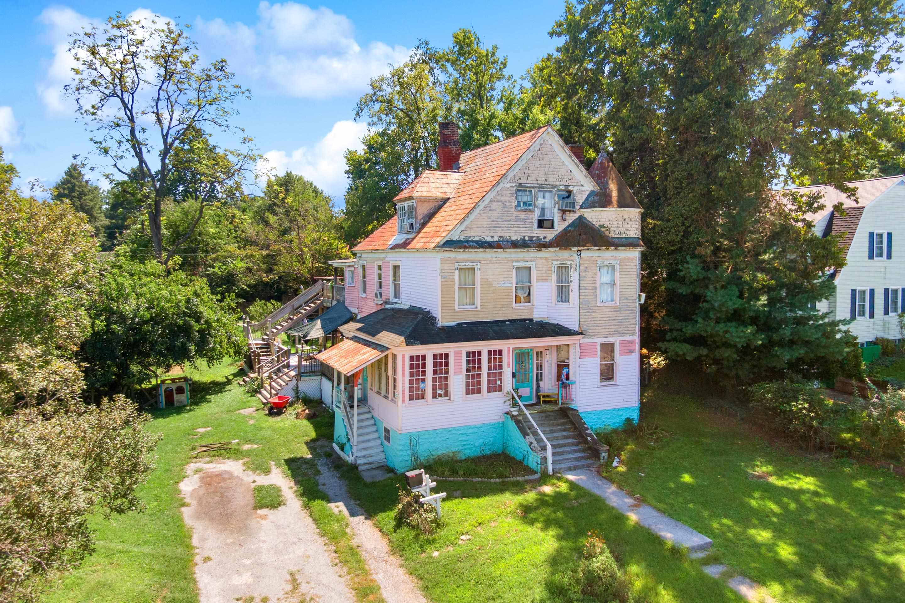 216 3rd Street Radford VA 24141