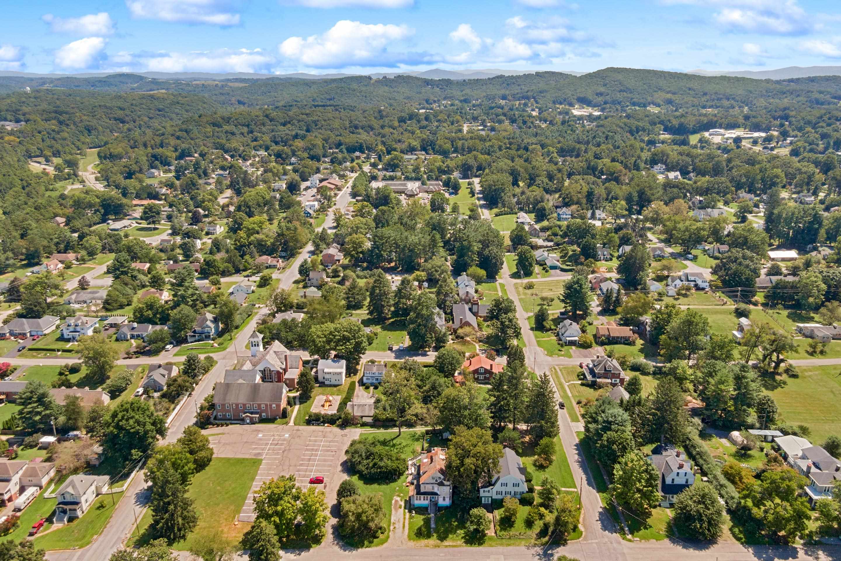 216 3rd Street Radford VA 24141