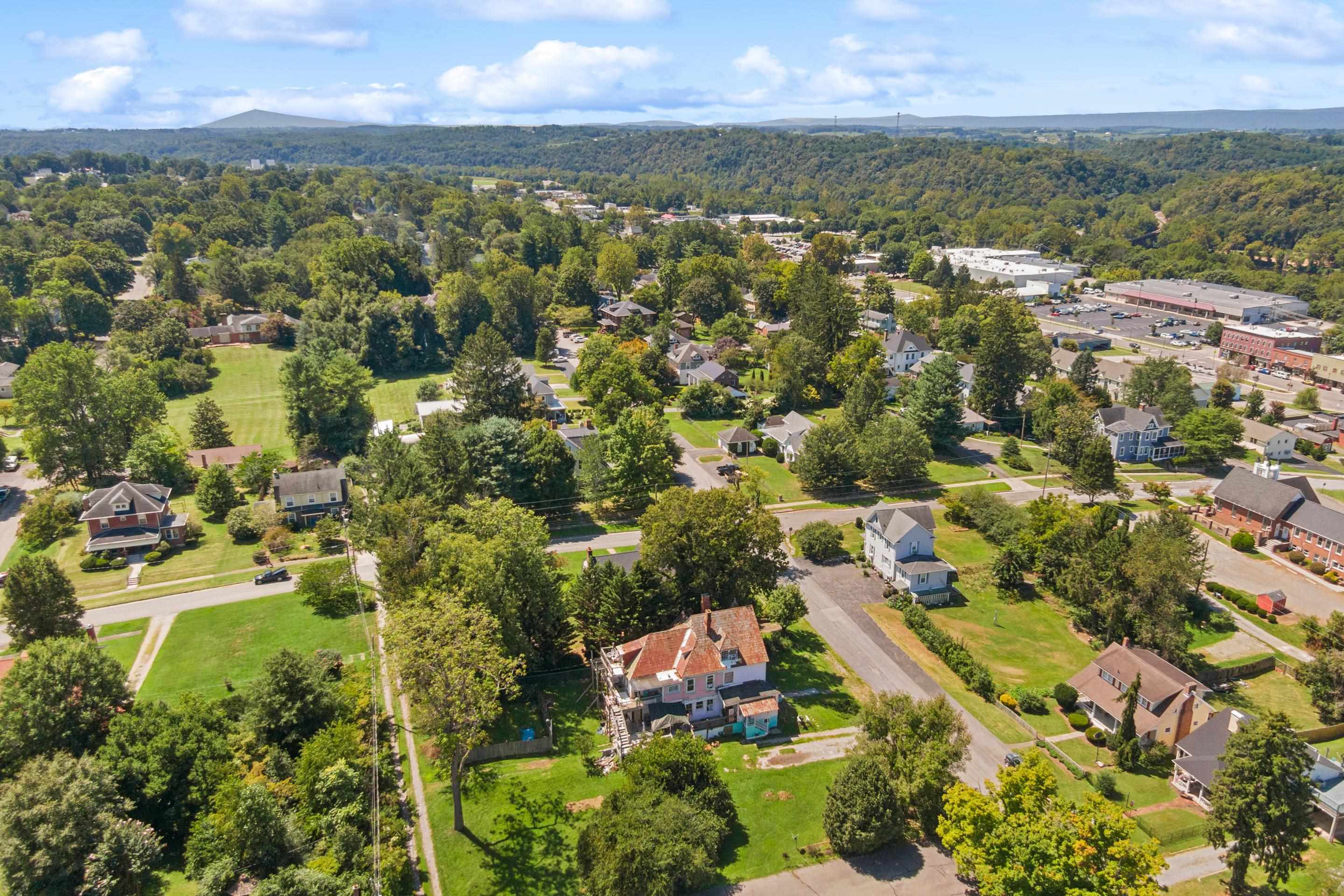 216 3rd Street Radford VA 24141