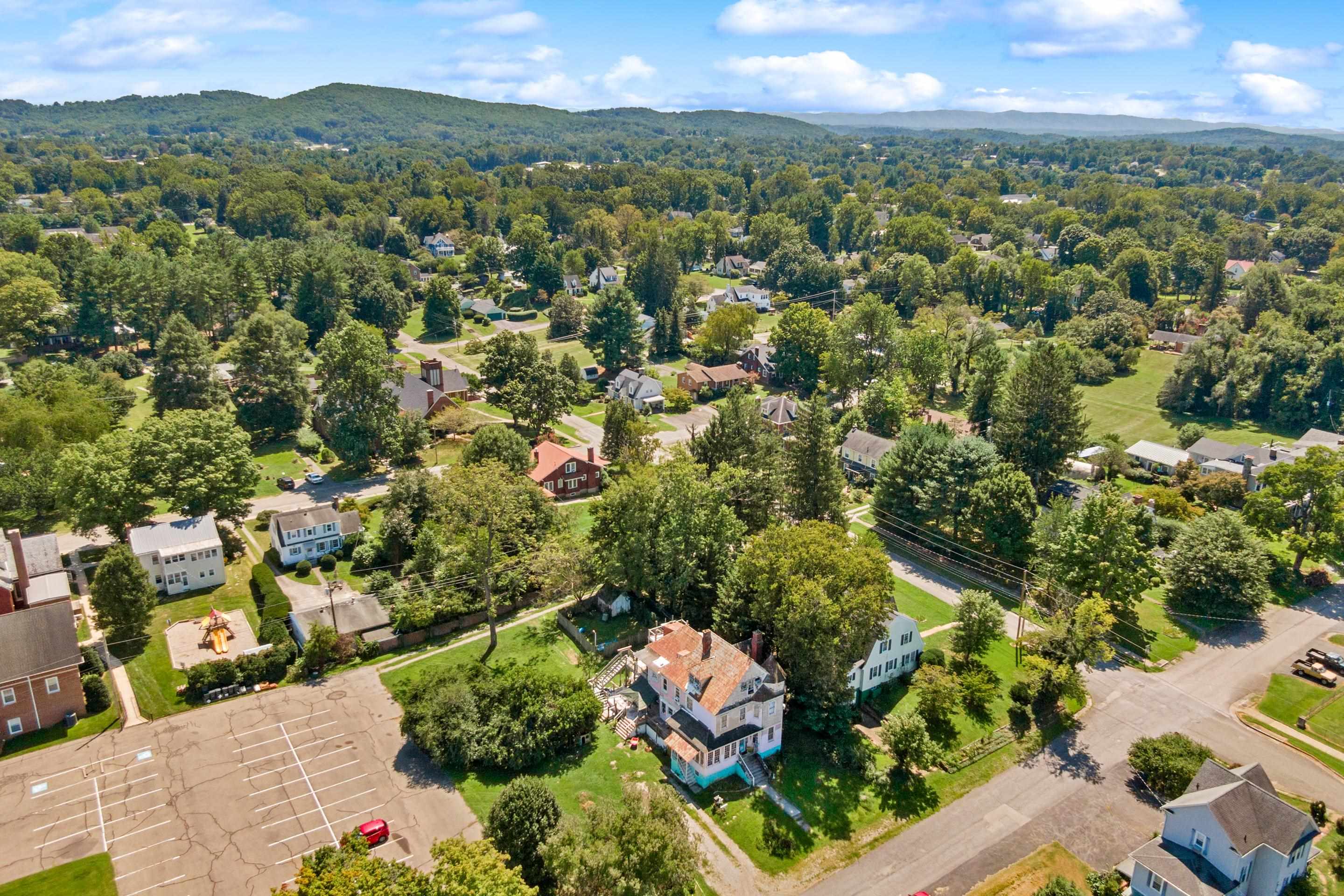 216 3rd Street Radford VA 24141
