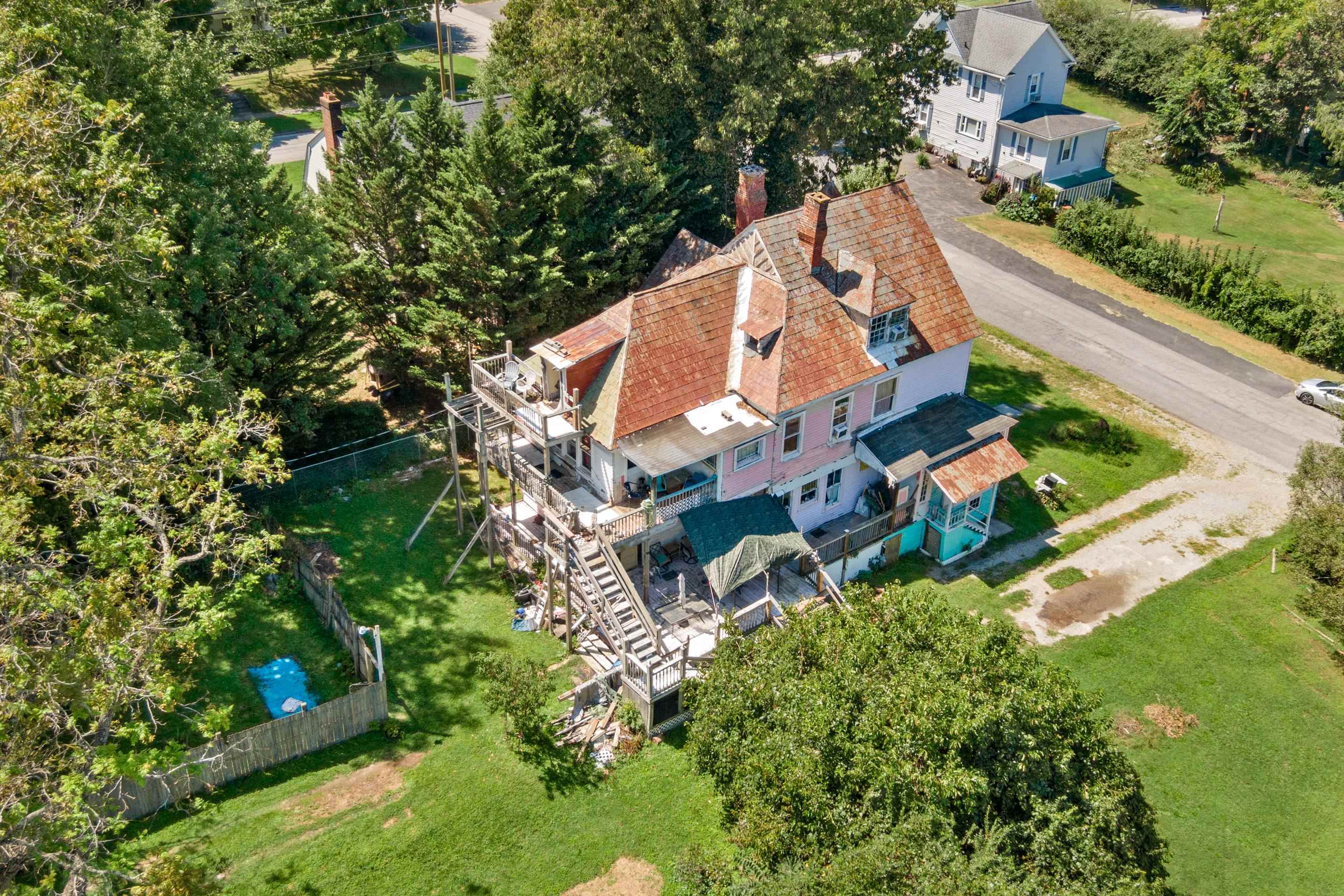 216 3rd Street Radford VA 24141