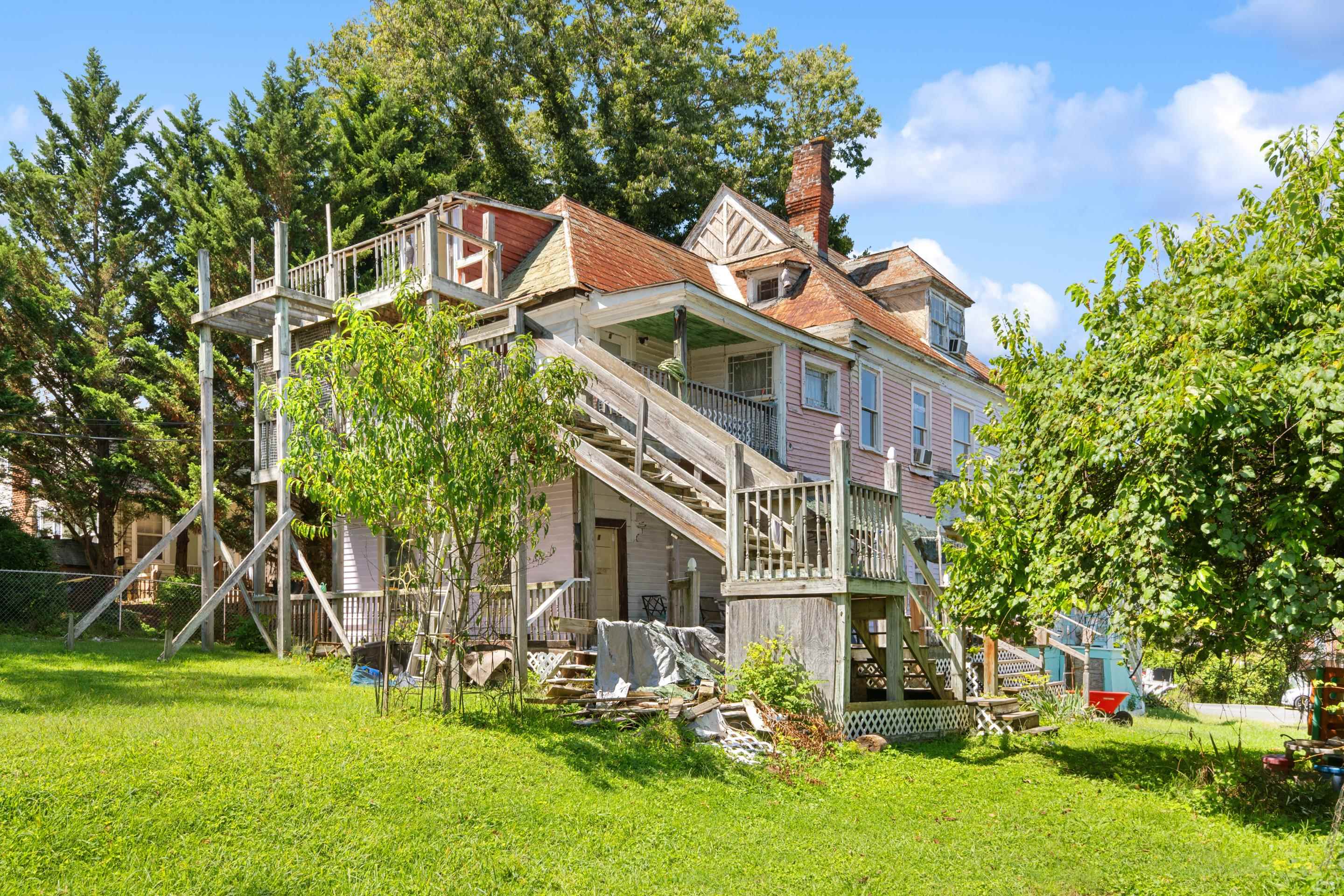 216 3rd Street Radford VA 24141