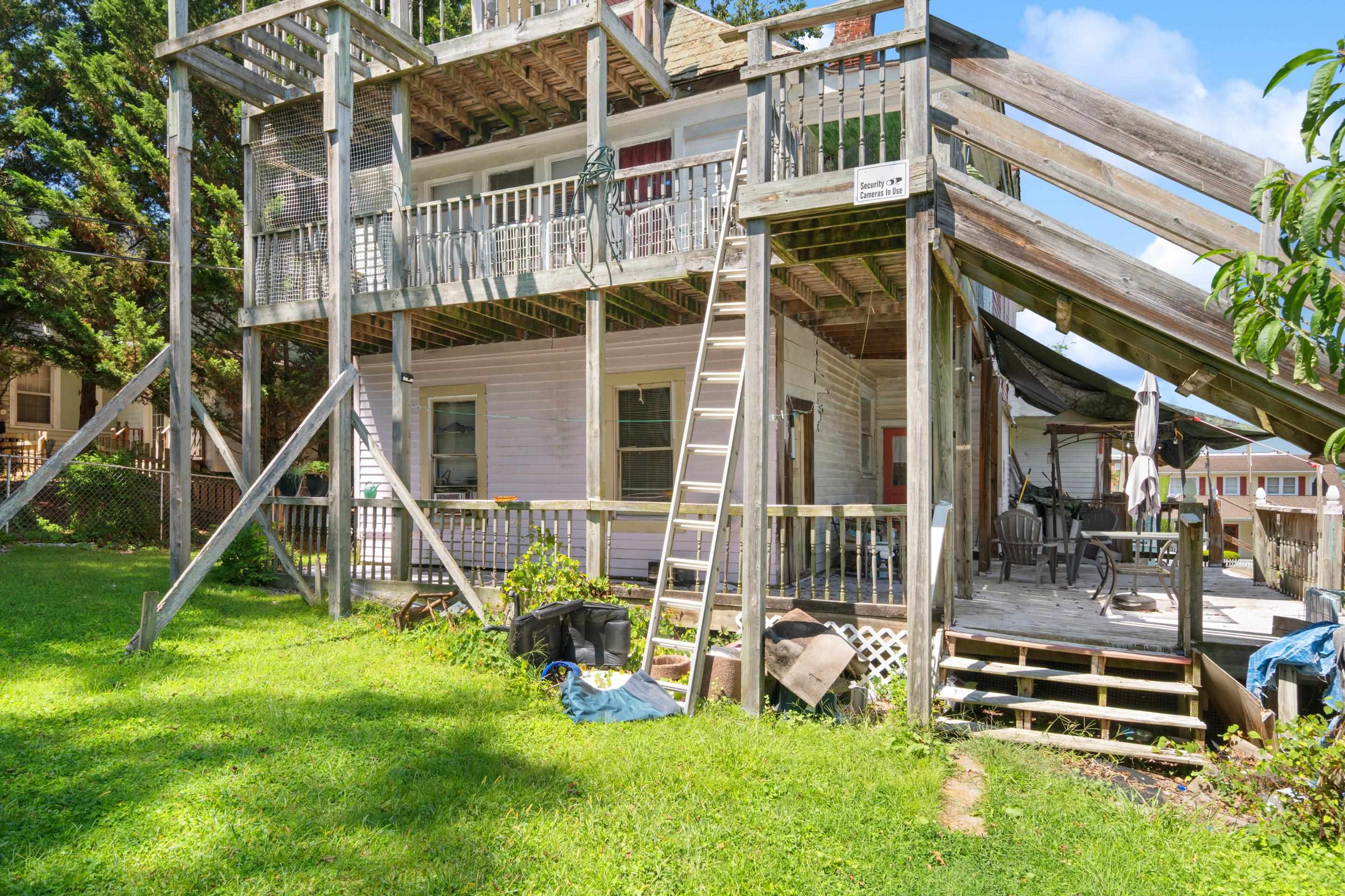 216 3rd Street Radford VA 24141