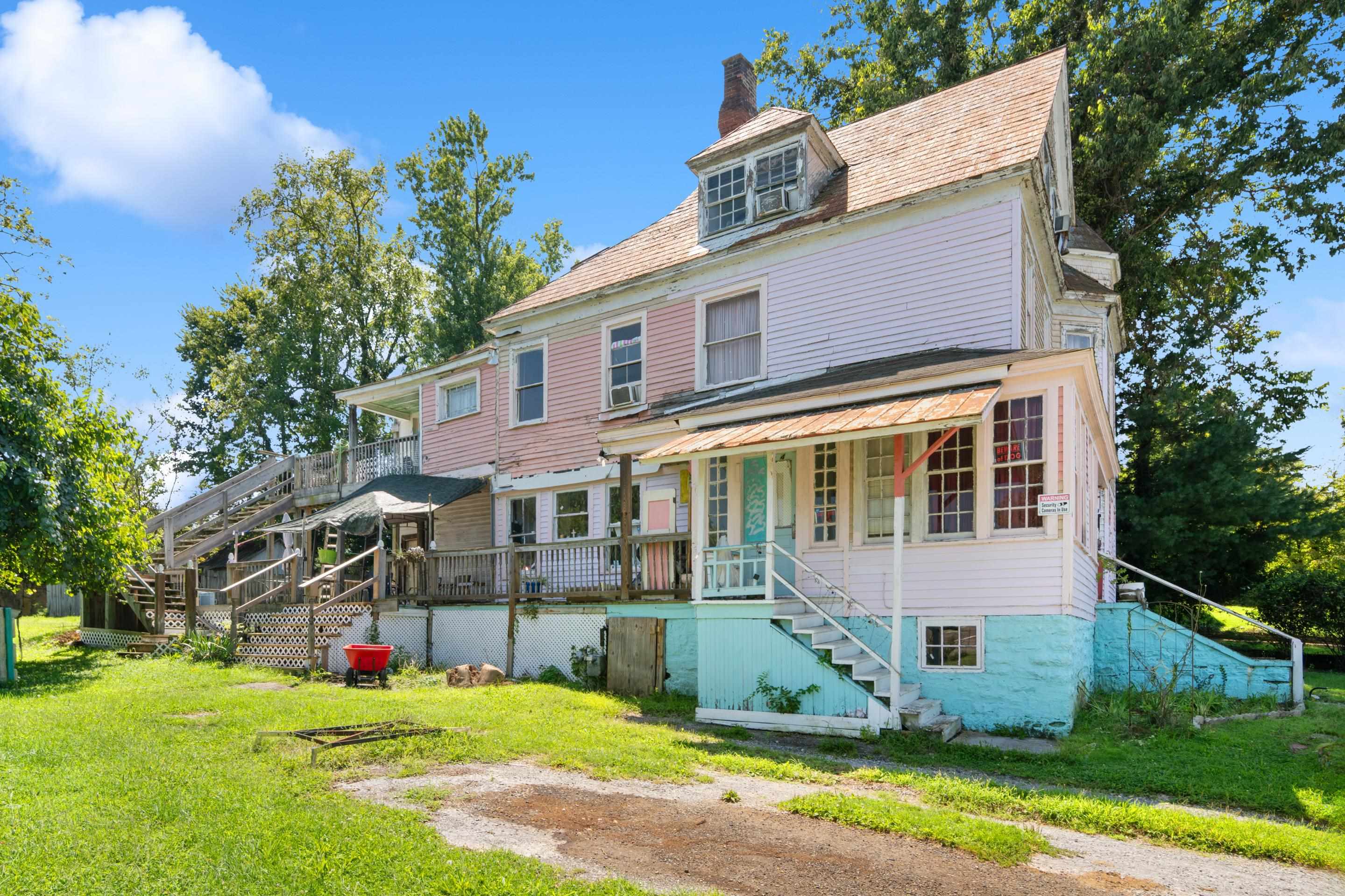 216 3rd Street Radford VA 24141