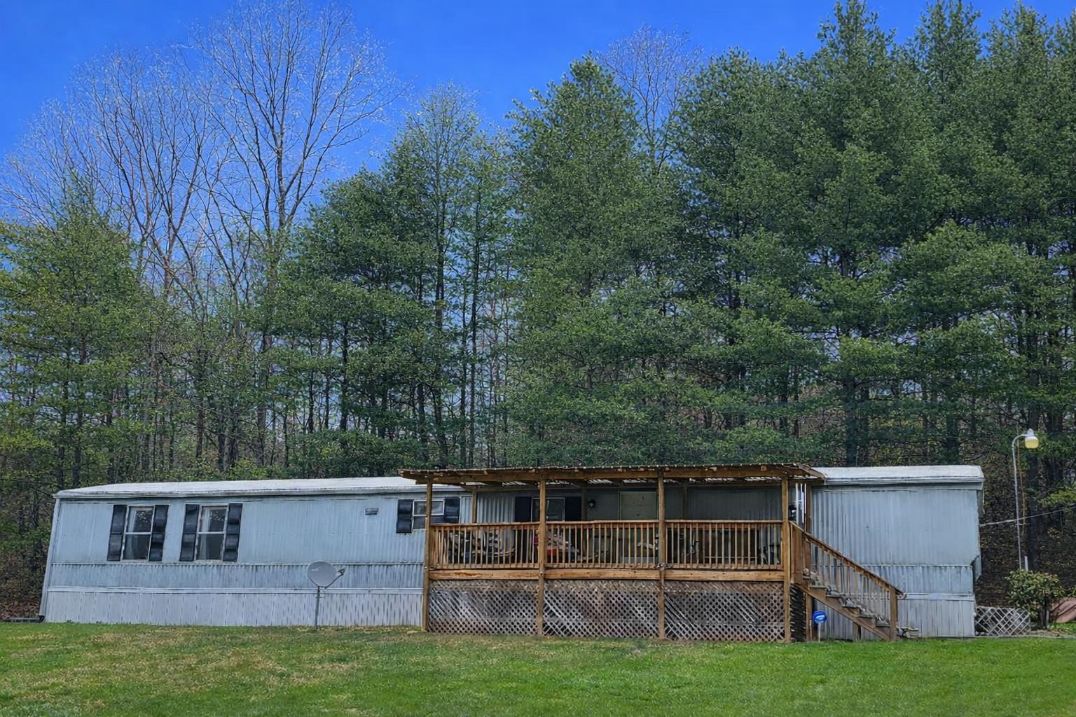 2418 Julia Simpkins Road Hiwassee VA 24347