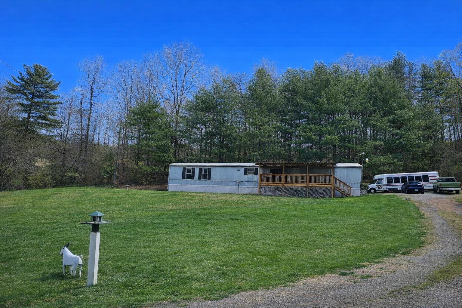 2418 Julia Simpkins Road Hiwassee VA 24347