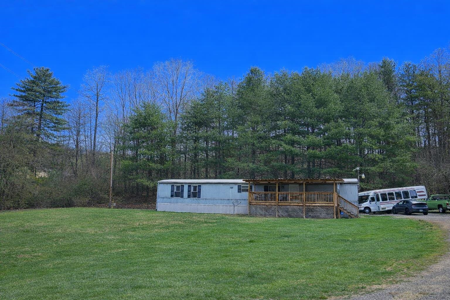 2418 Julia Simpkins Road Hiwassee VA 24347