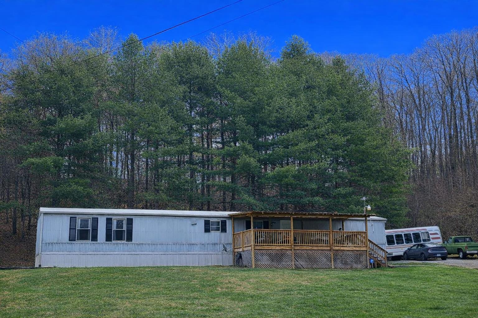 2418 Julia Simpkins Road Hiwassee VA 24347