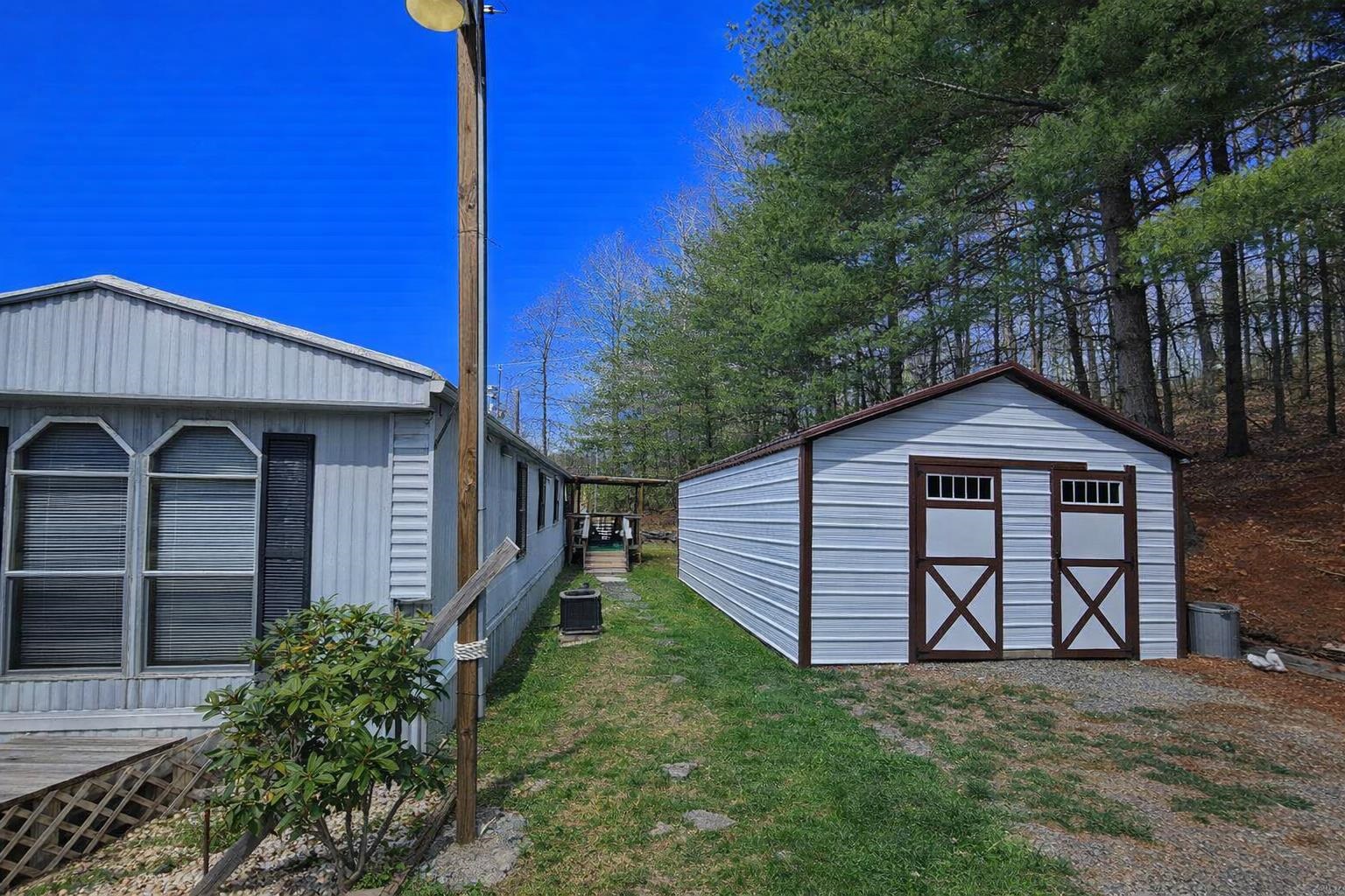 2418 Julia Simpkins Road Hiwassee VA 24347