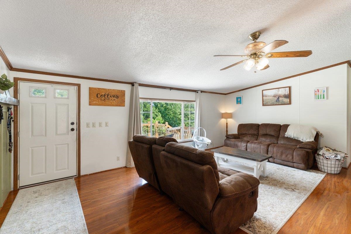 879 Cross Avenue Pearisburg VA 24134