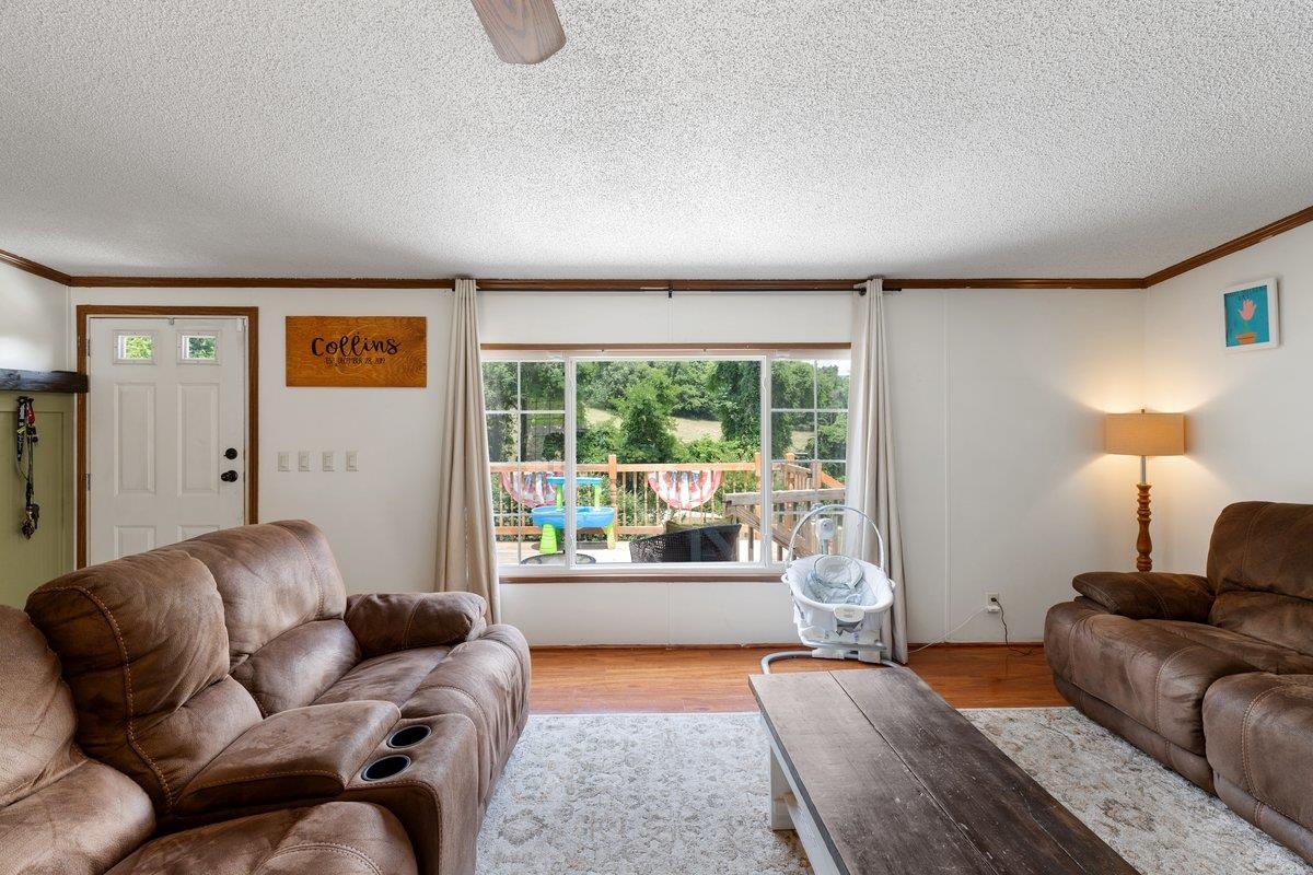 879 Cross Avenue Pearisburg VA 24134