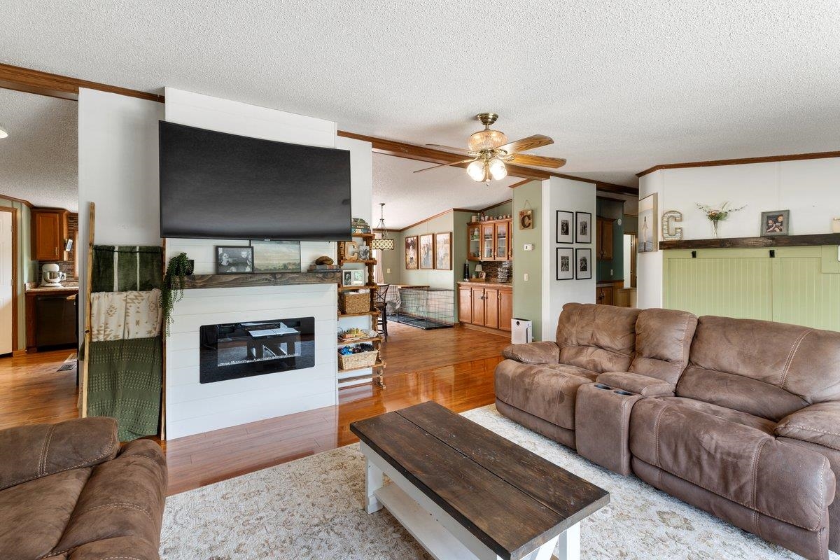879 Cross Avenue Pearisburg VA 24134