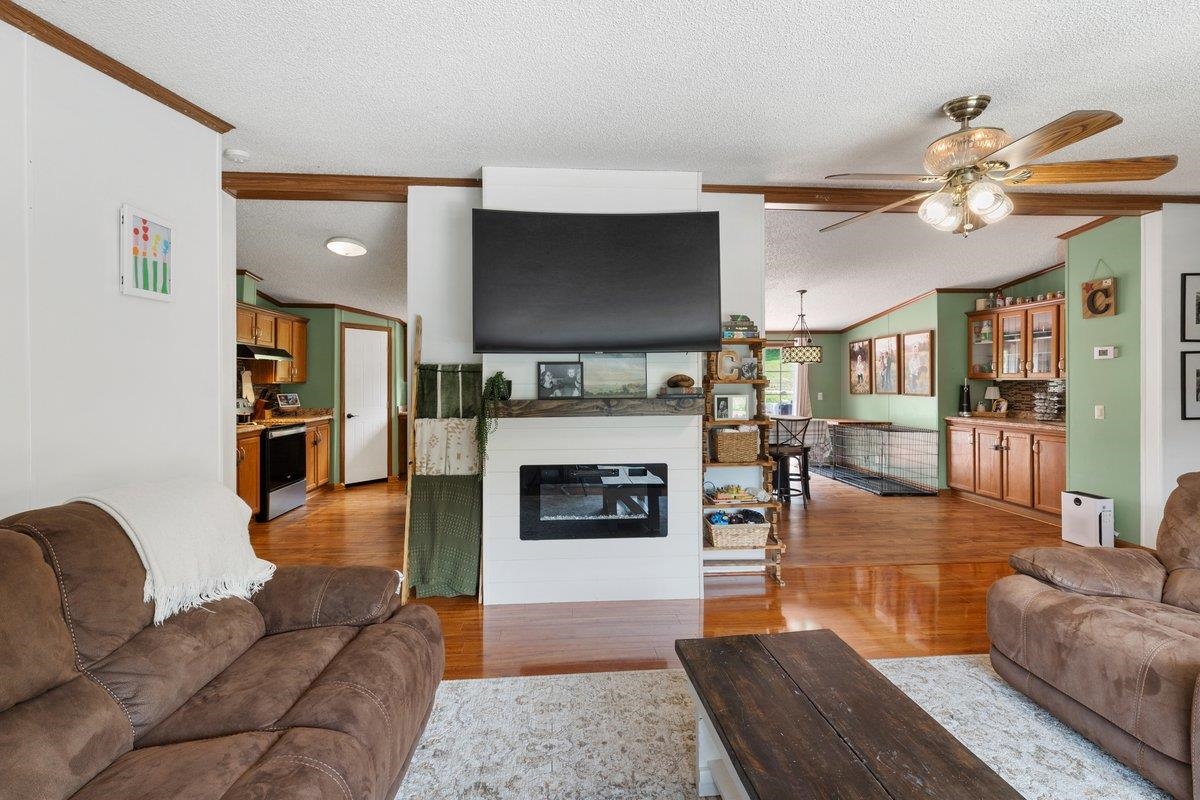 879 Cross Avenue Pearisburg VA 24134