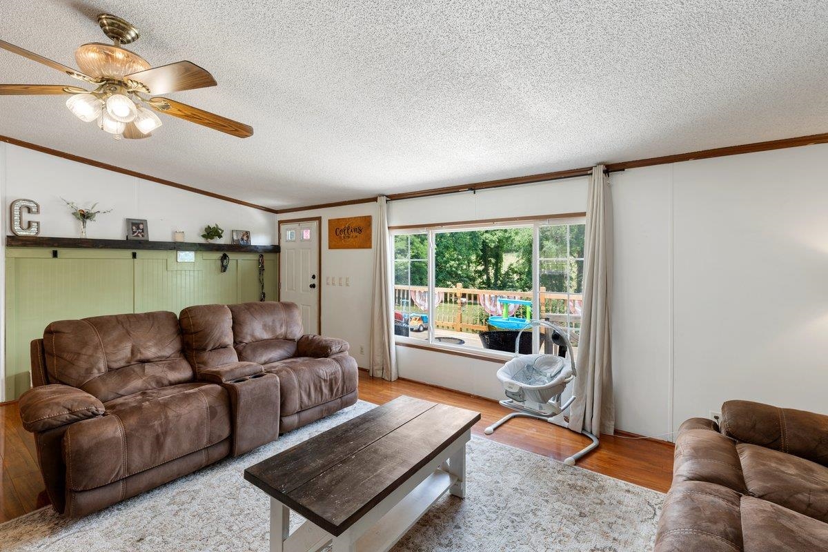 879 Cross Avenue Pearisburg VA 24134