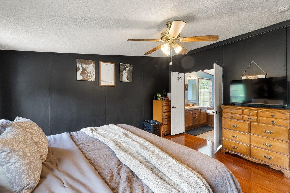 879 Cross Avenue Pearisburg VA 24134