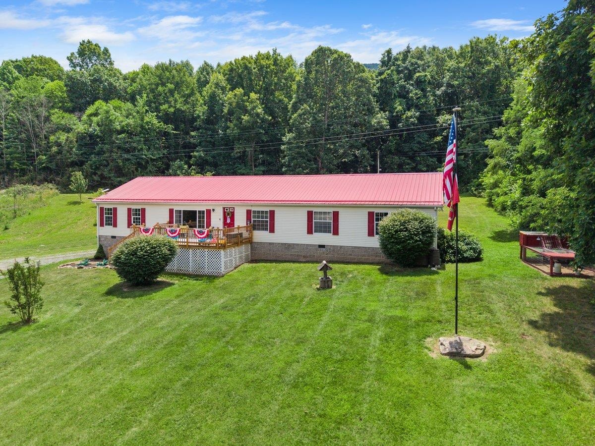 879 Cross Avenue Pearisburg VA 24134