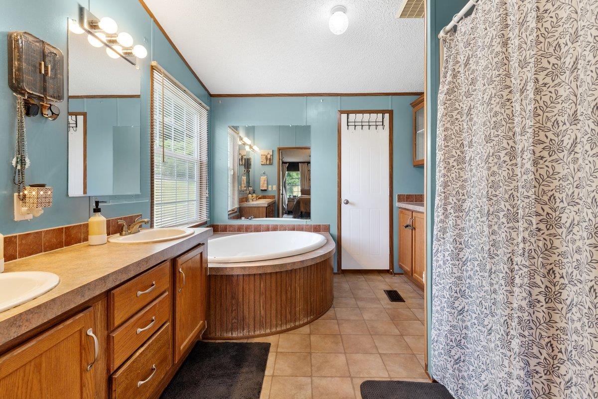 879 Cross Avenue Pearisburg VA 24134