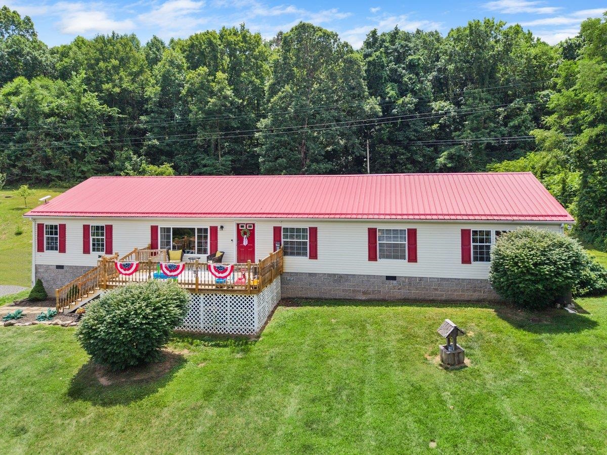879 Cross Avenue Pearisburg VA 24134