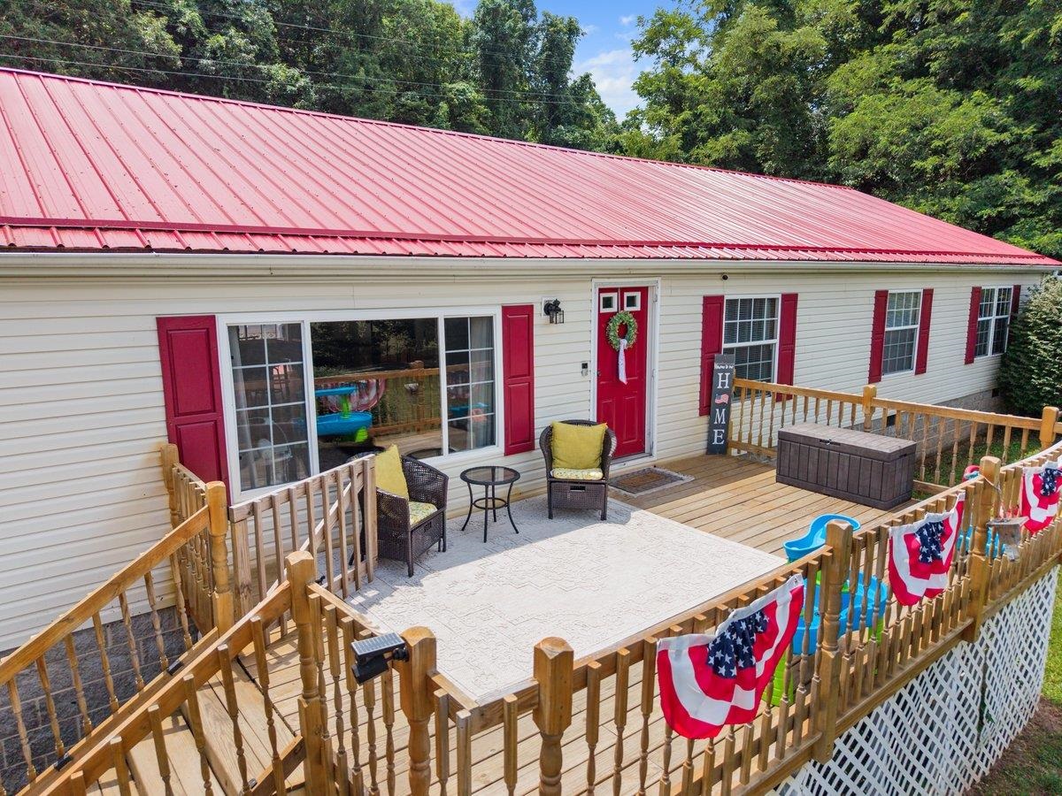879 Cross Avenue Pearisburg VA 24134