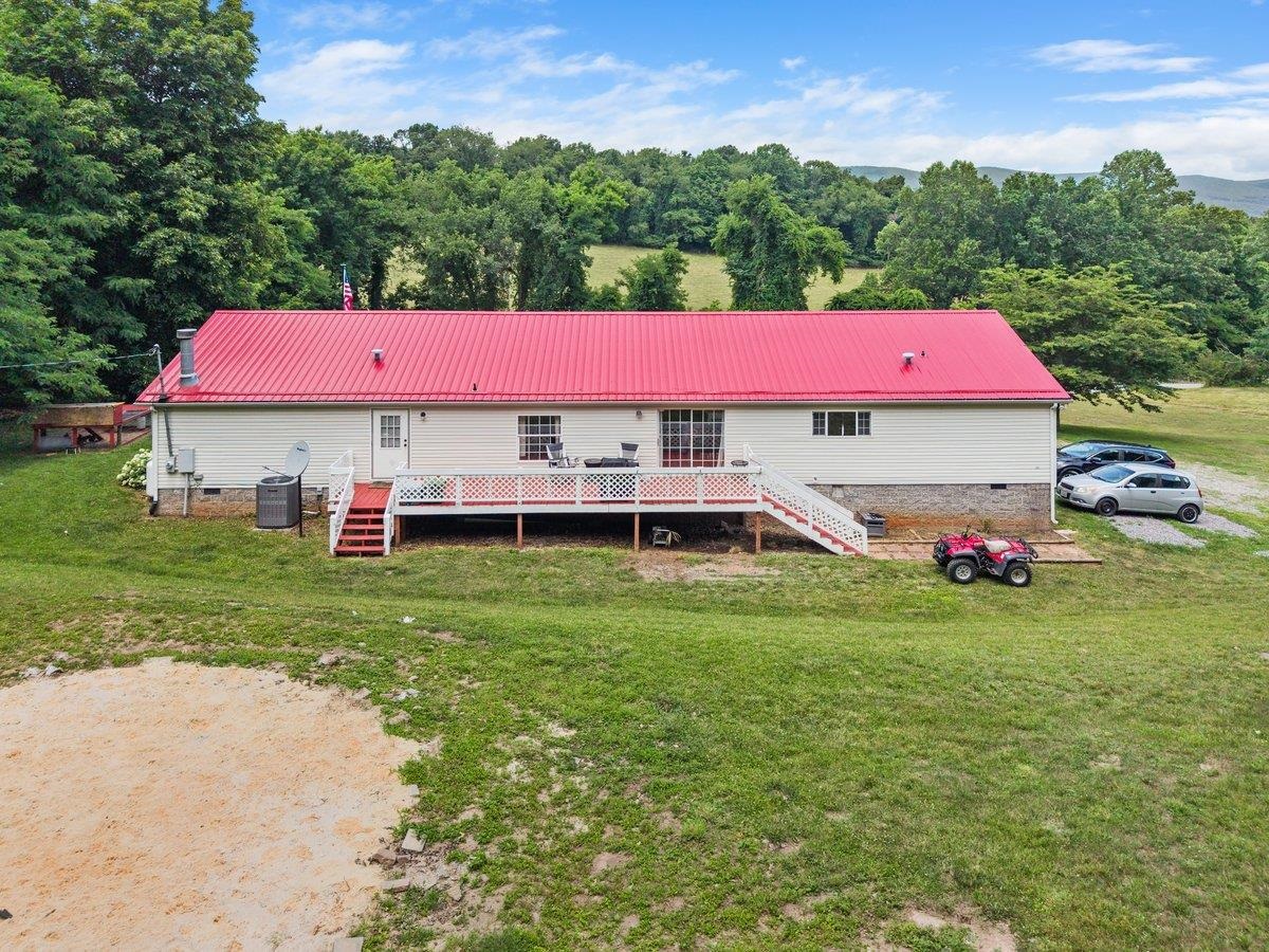879 Cross Avenue Pearisburg VA 24134