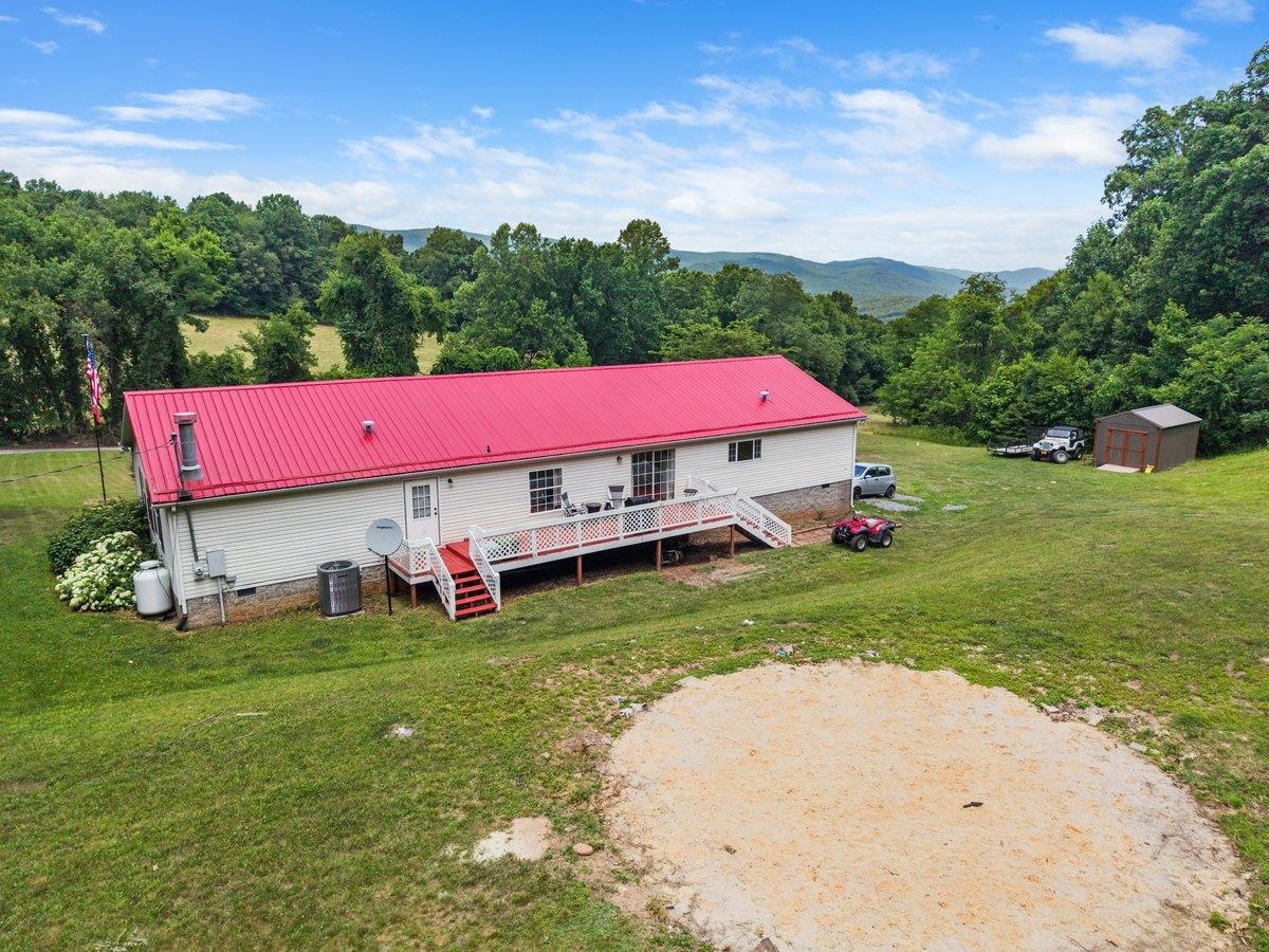 879 Cross Avenue Pearisburg VA 24134