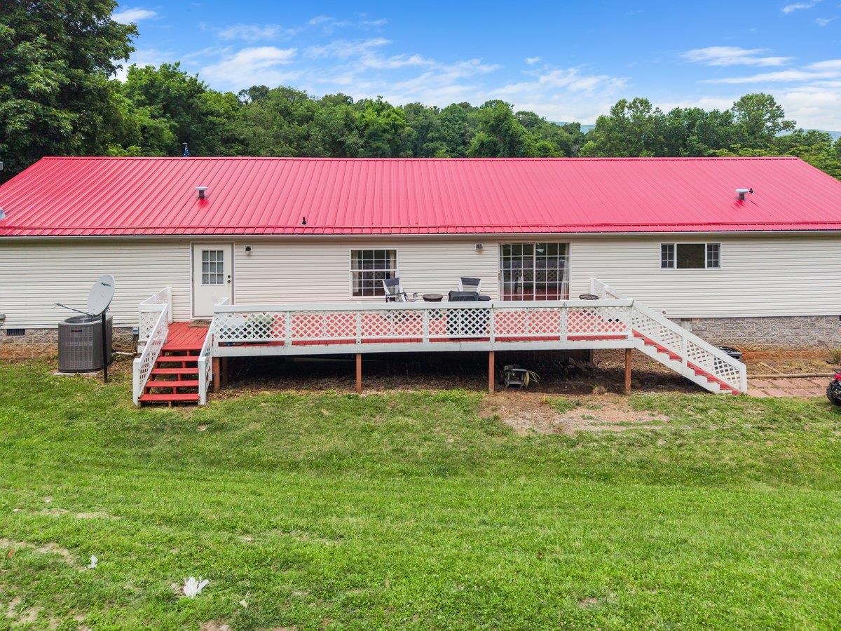 879 Cross Avenue Pearisburg VA 24134