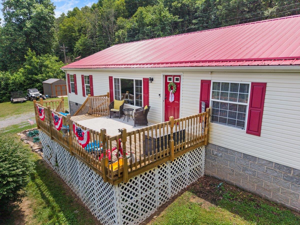 879 Cross Avenue Pearisburg VA 24134