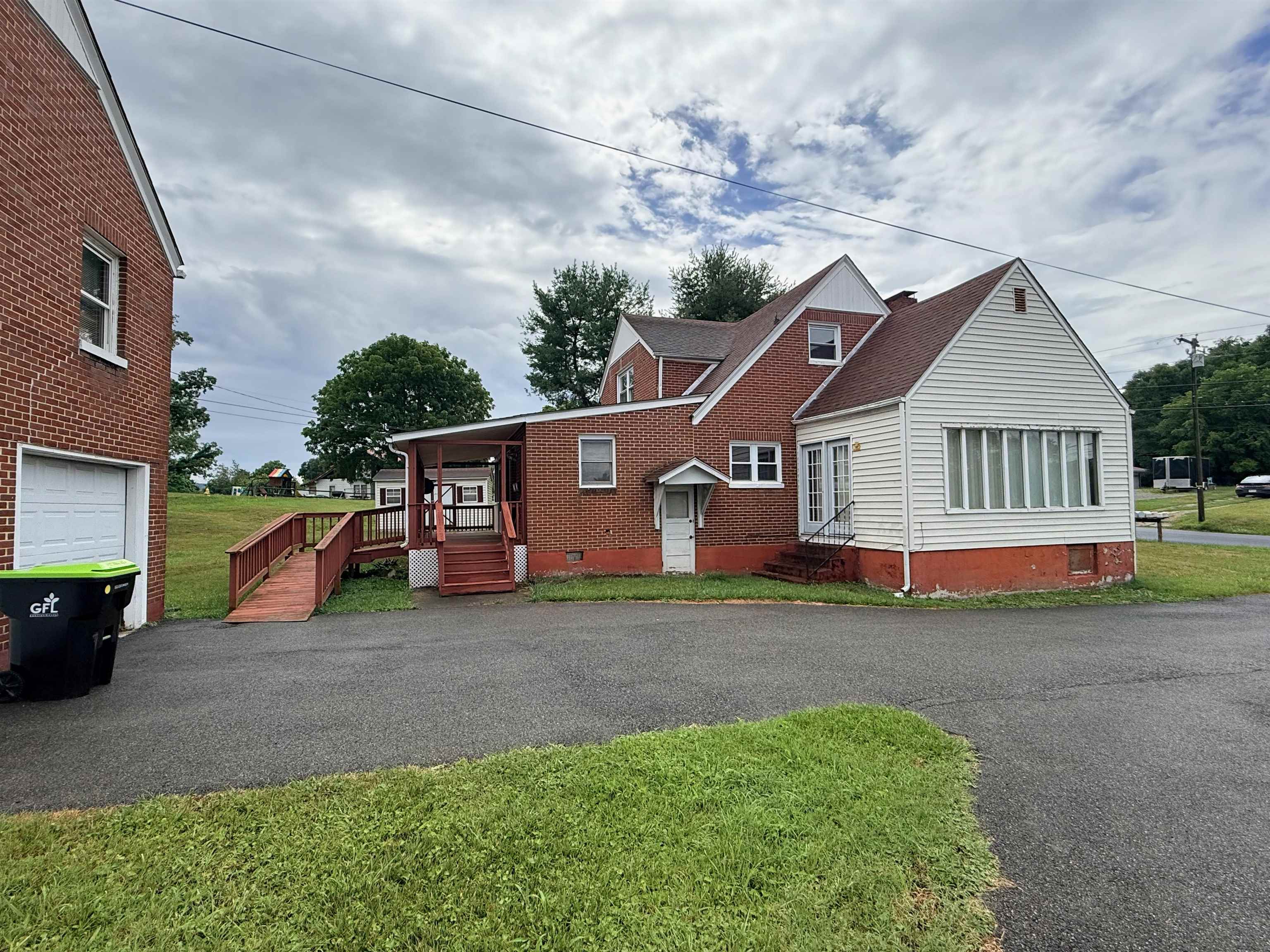 1010 Newbern Road Pulaski VA 24301
