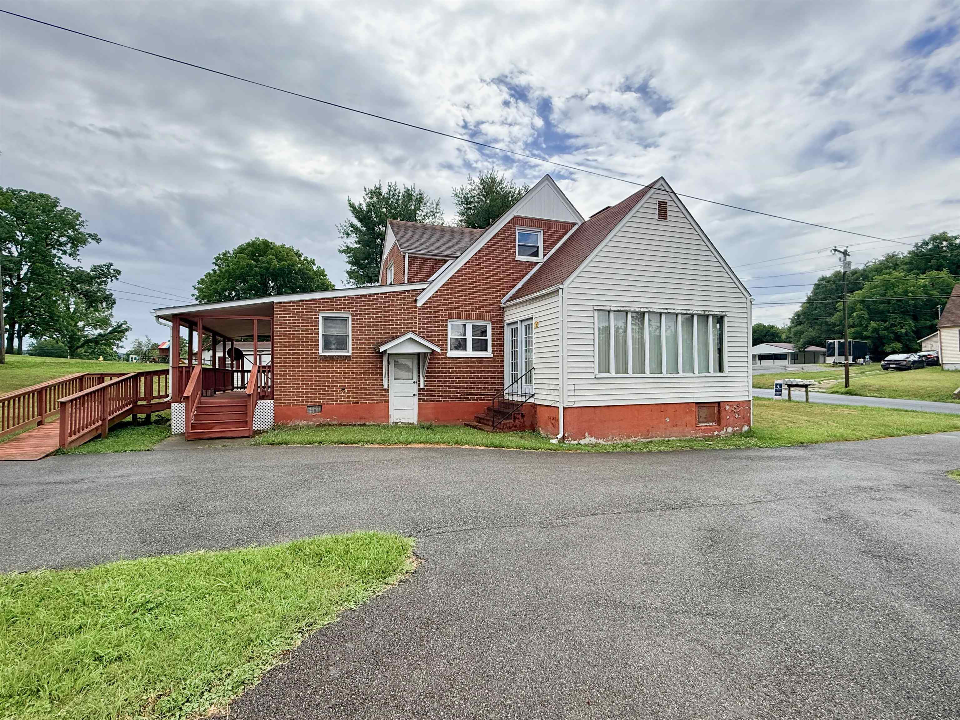 1010 Newbern Road Pulaski VA 24301