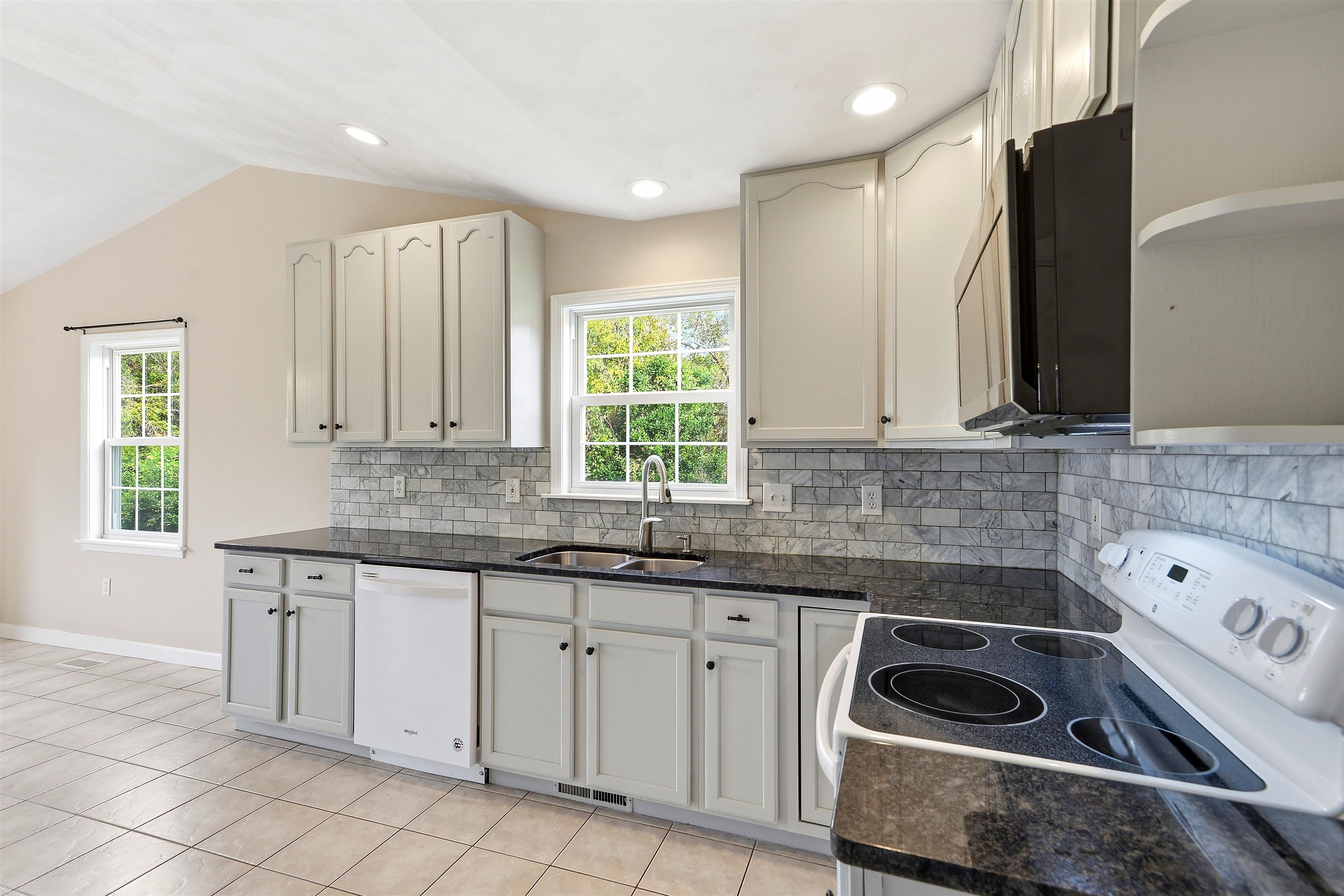 1083 Pheasant Lane Pulaski VA 24301