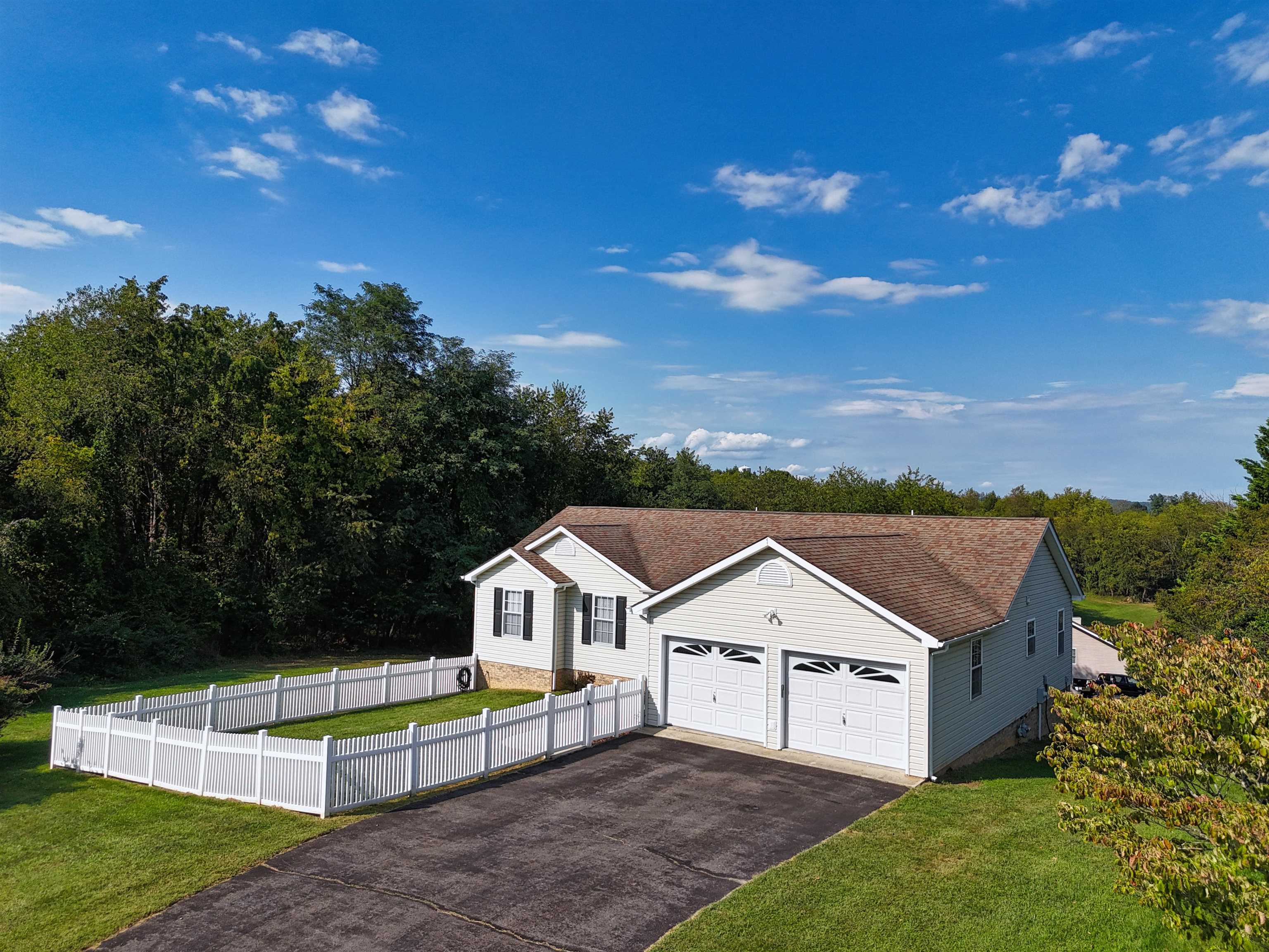 1083 Pheasant Lane Pulaski VA 24301