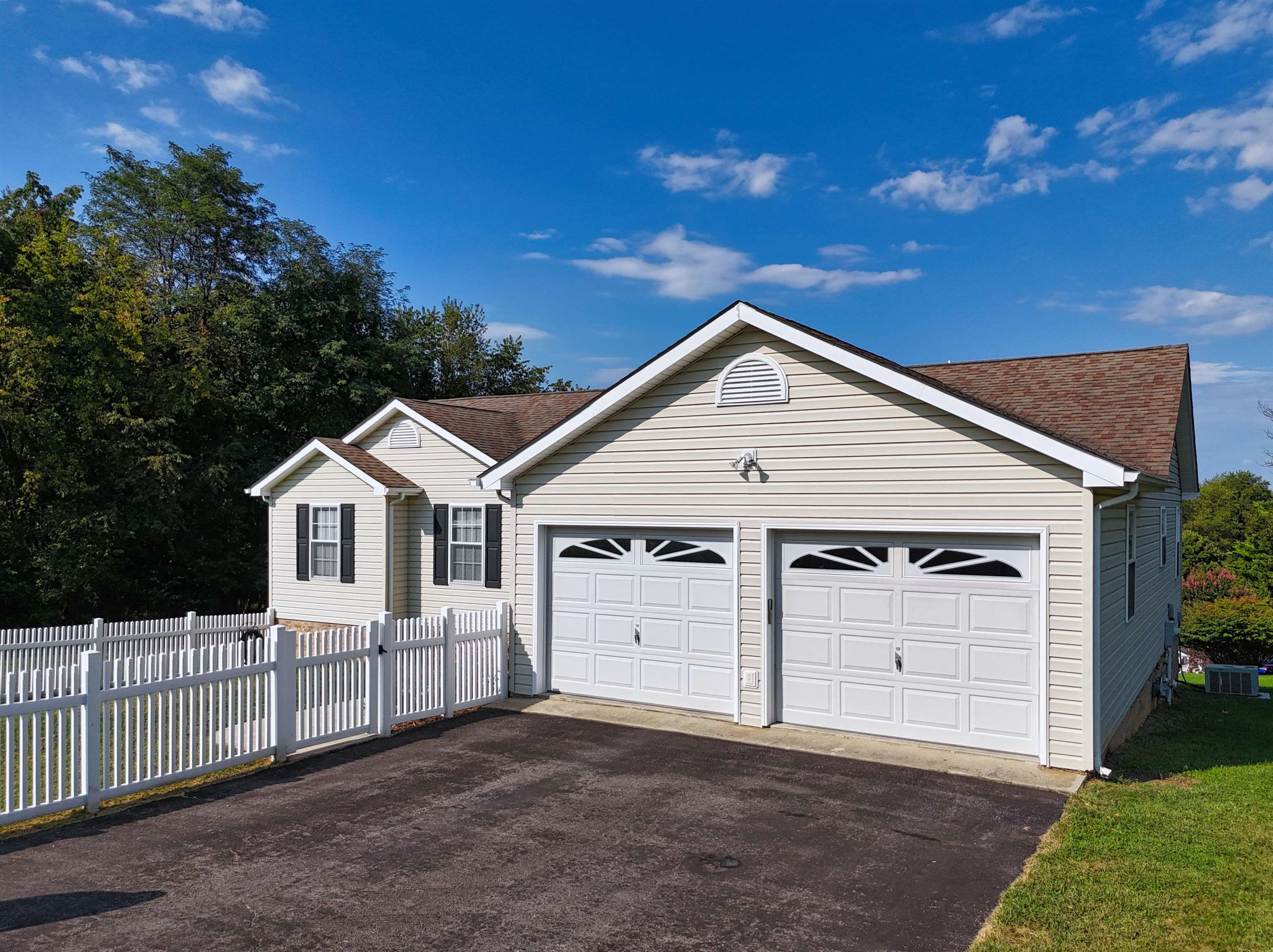1083 Pheasant Lane Pulaski VA 24301