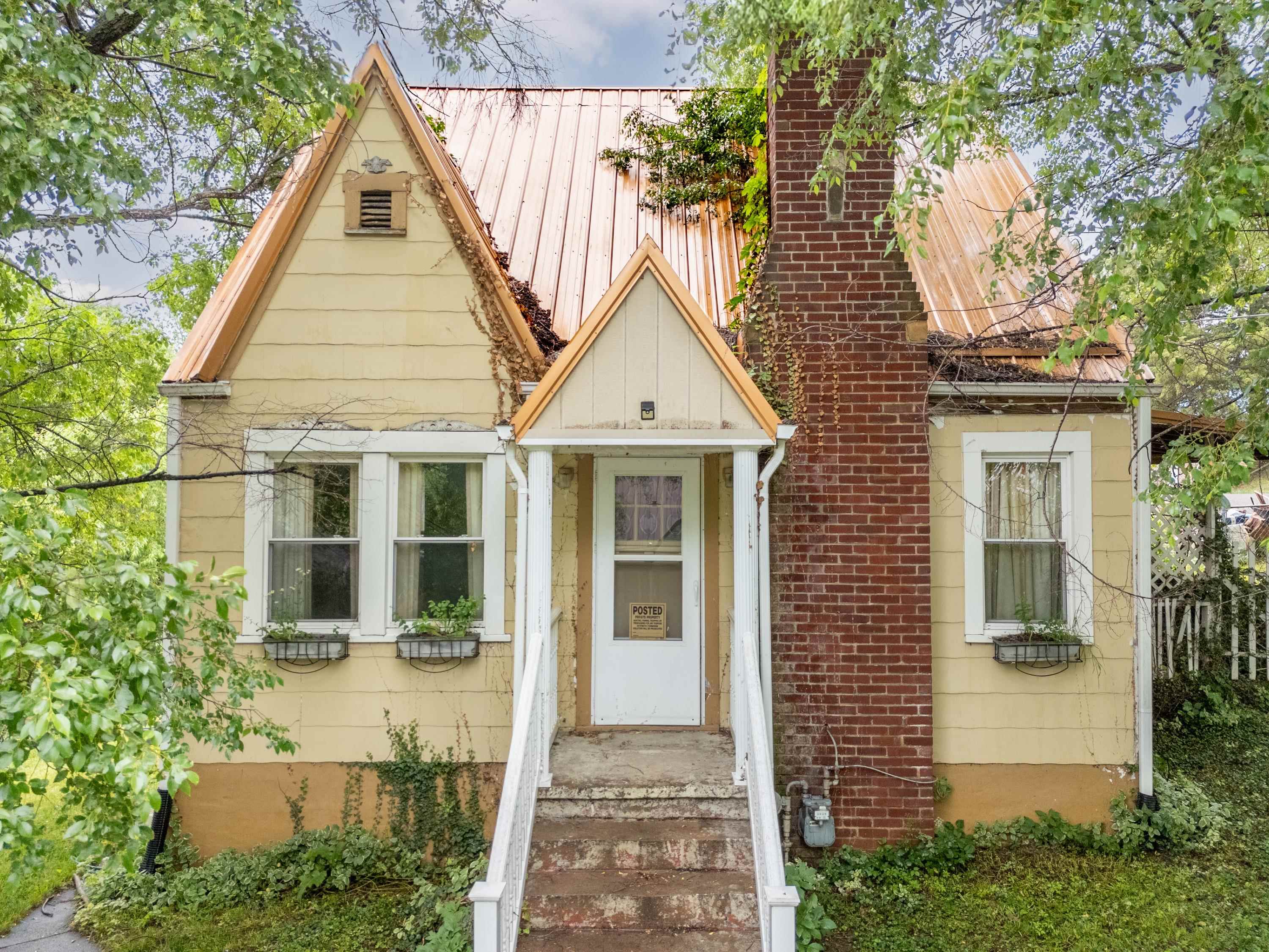15 4th Street SE Pulaski VA 24301