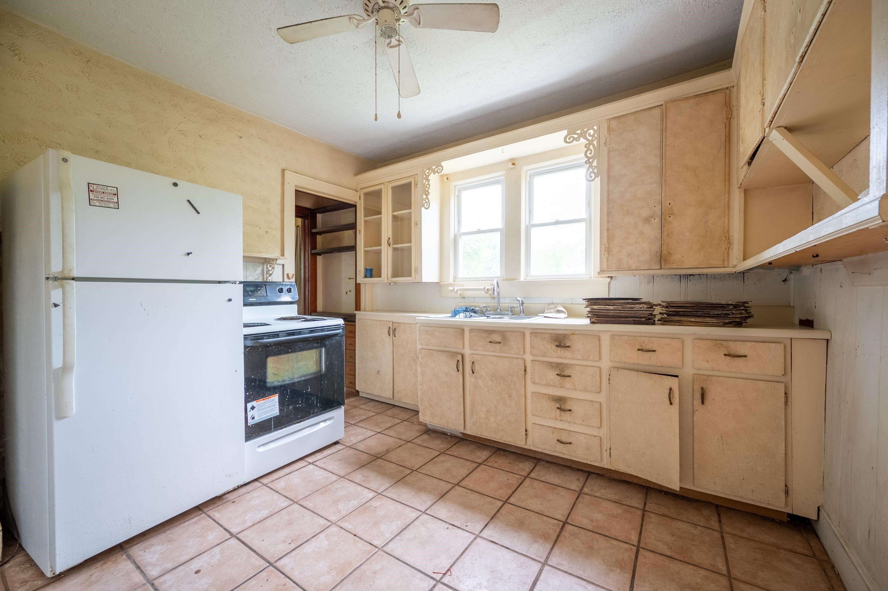 15 4th Street SE Pulaski VA 24301