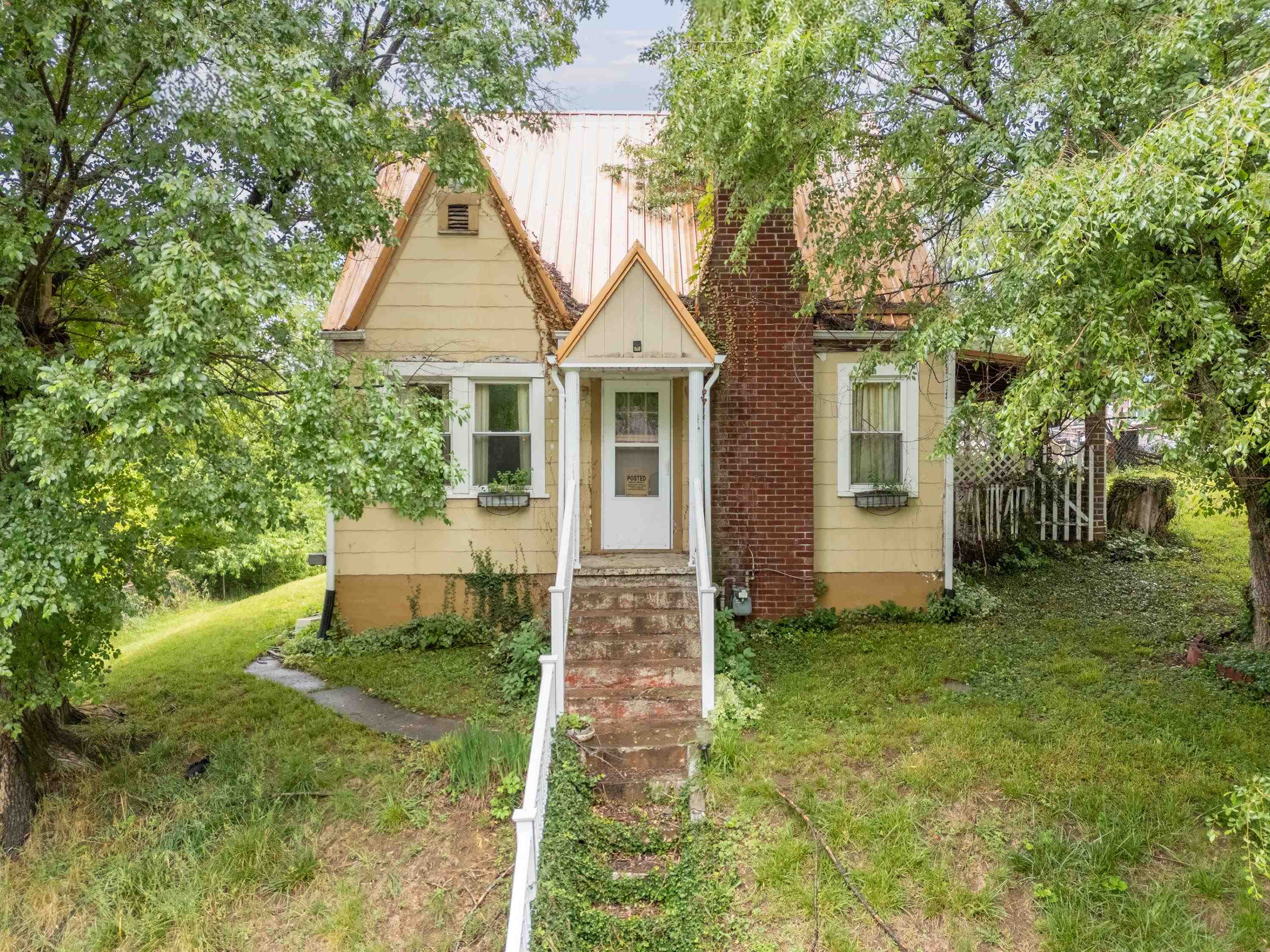 15 4th Street SE Pulaski VA 24301
