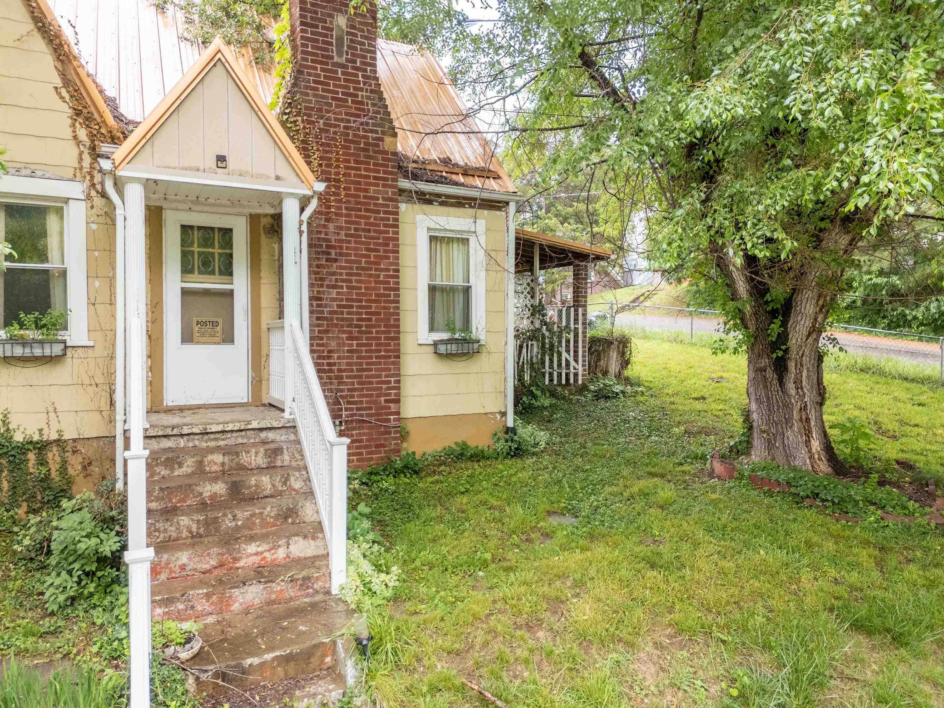15 4th Street SE Pulaski VA 24301