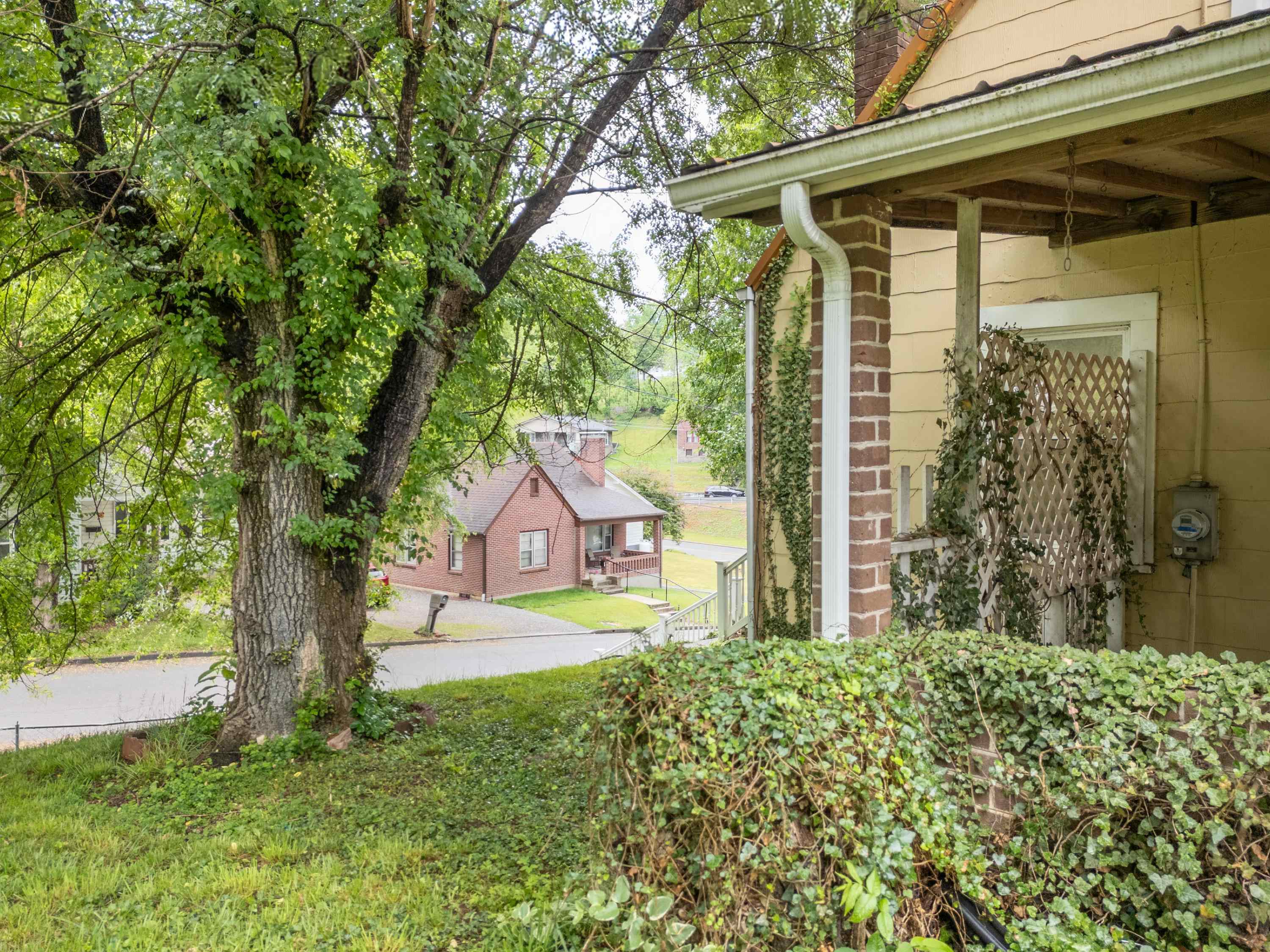 15 4th Street SE Pulaski VA 24301