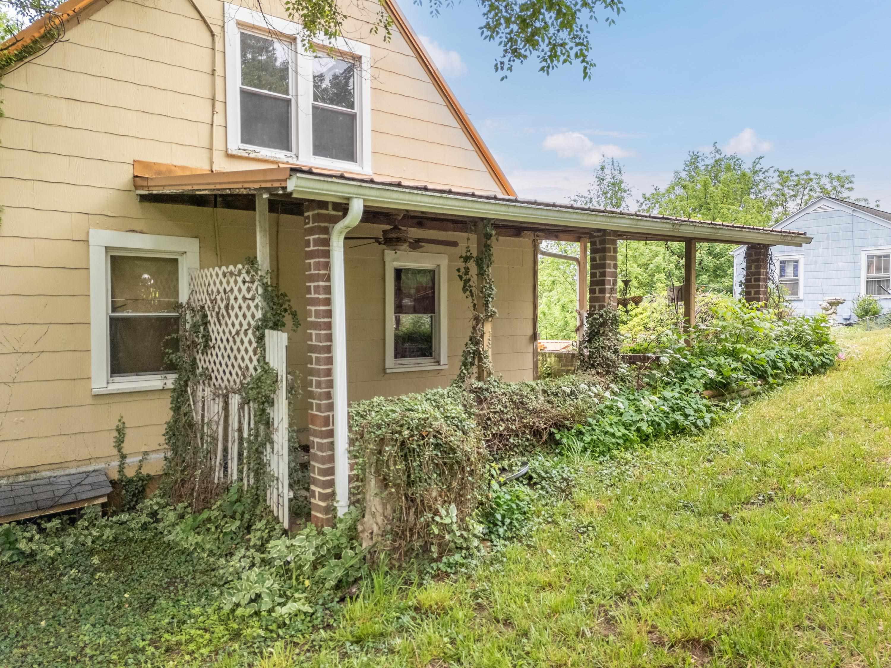 15 4th Street SE Pulaski VA 24301