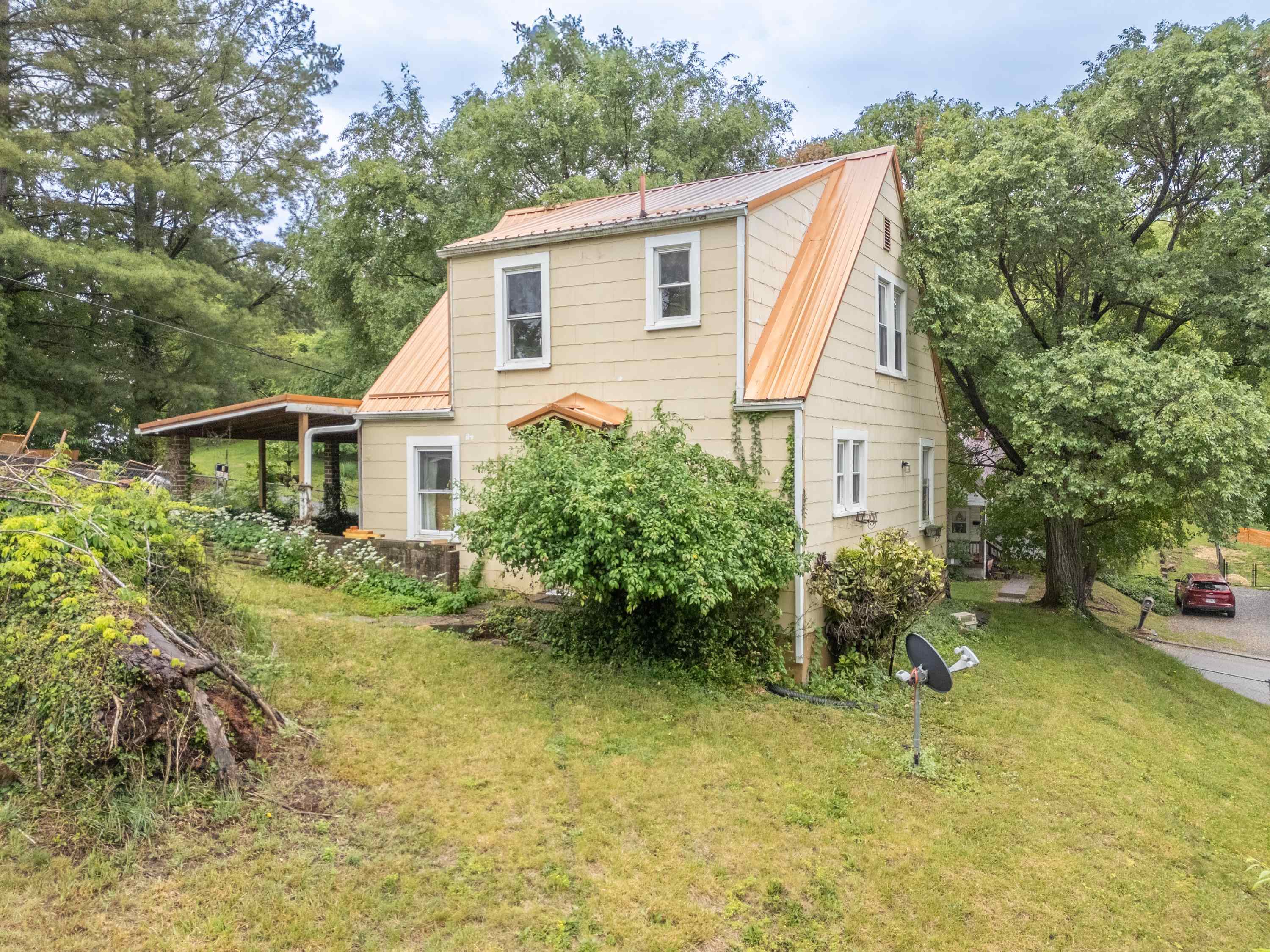 15 4th Street SE Pulaski VA 24301