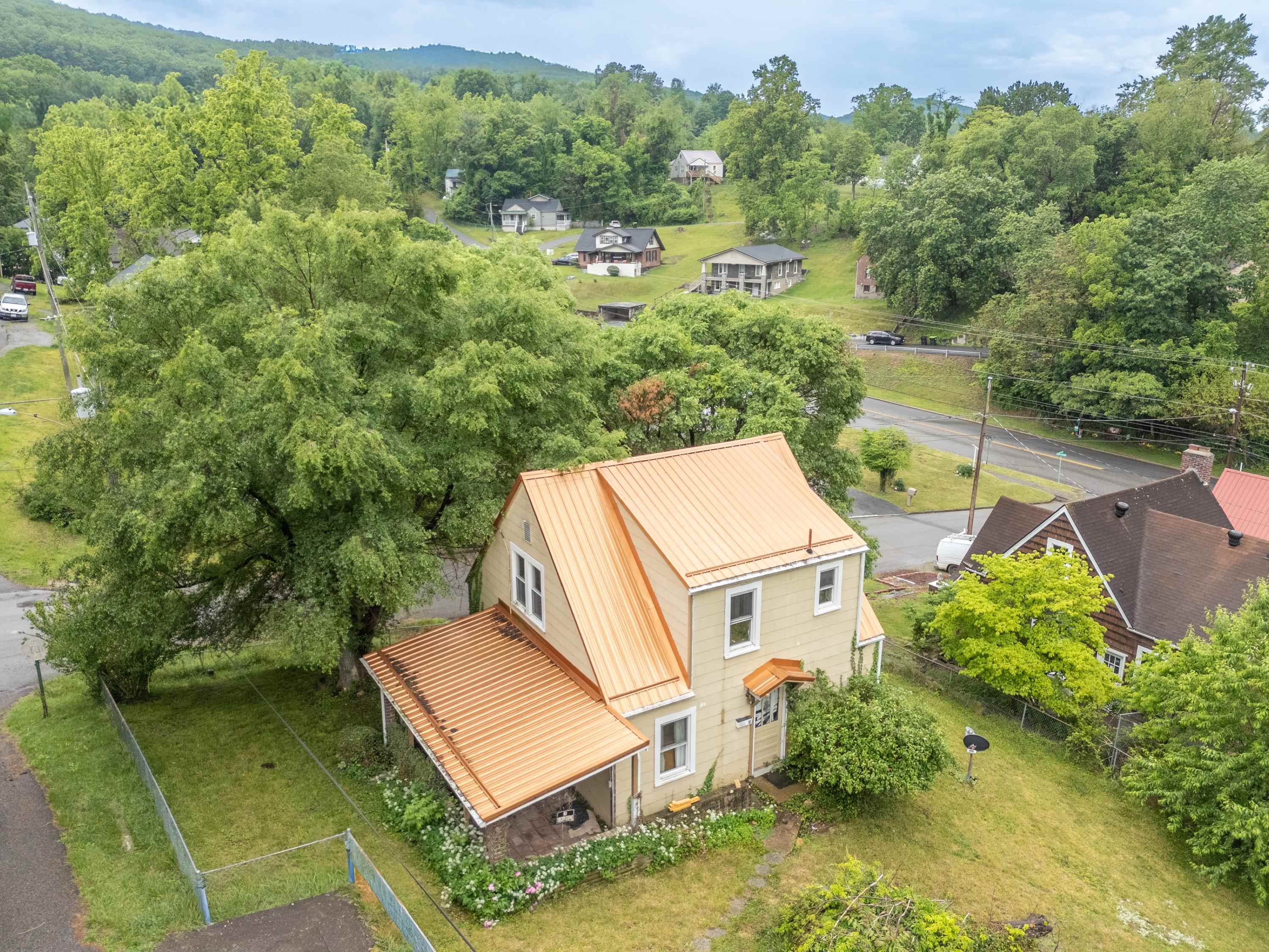 15 4th Street SE Pulaski VA 24301