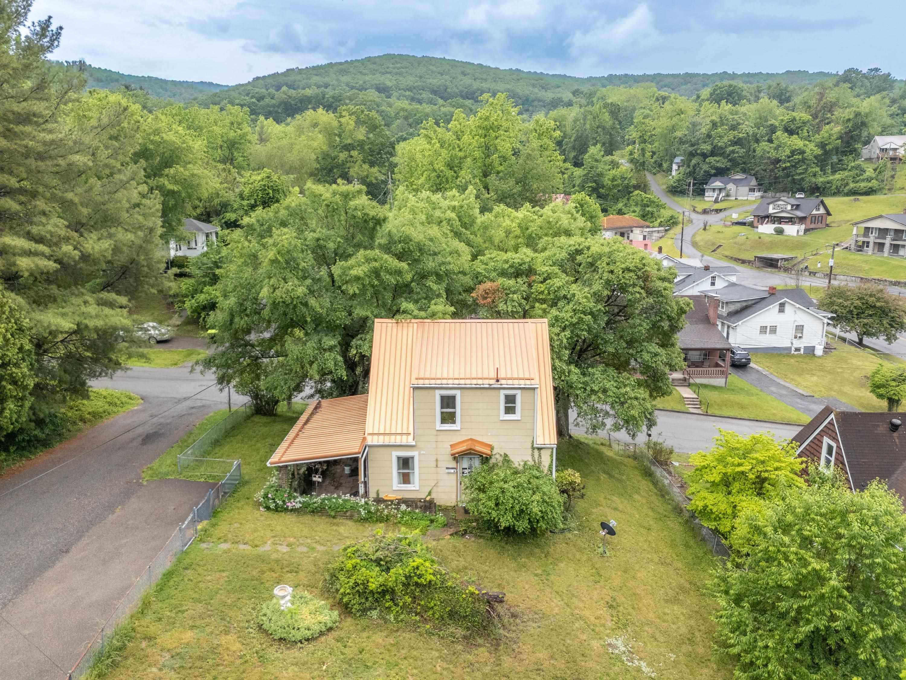 15 4th Street SE Pulaski VA 24301