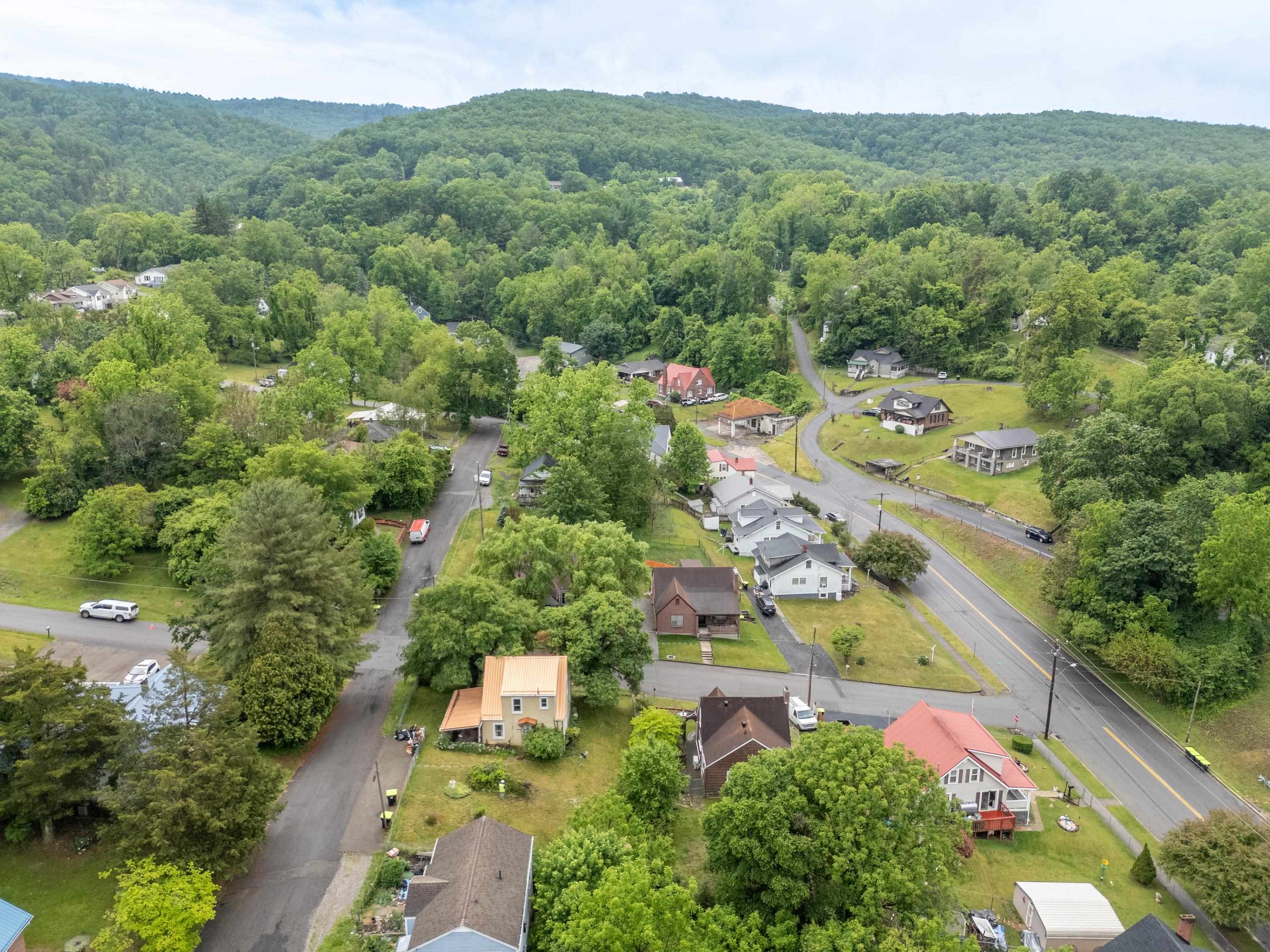 15 4th Street SE Pulaski VA 24301